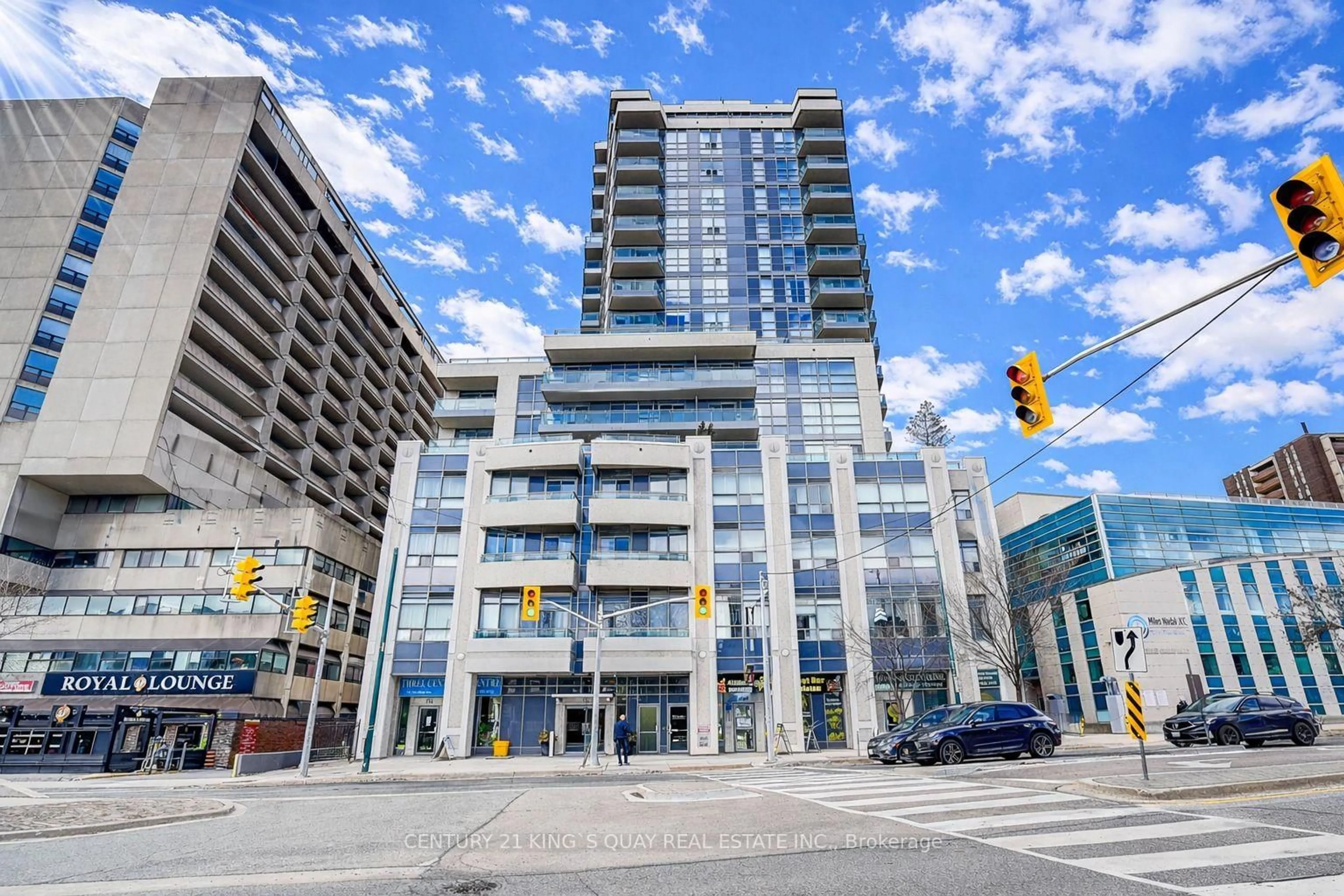 Indoor foyer for 736 Spadina Ave #301, Toronto Ontario M5S 2J6