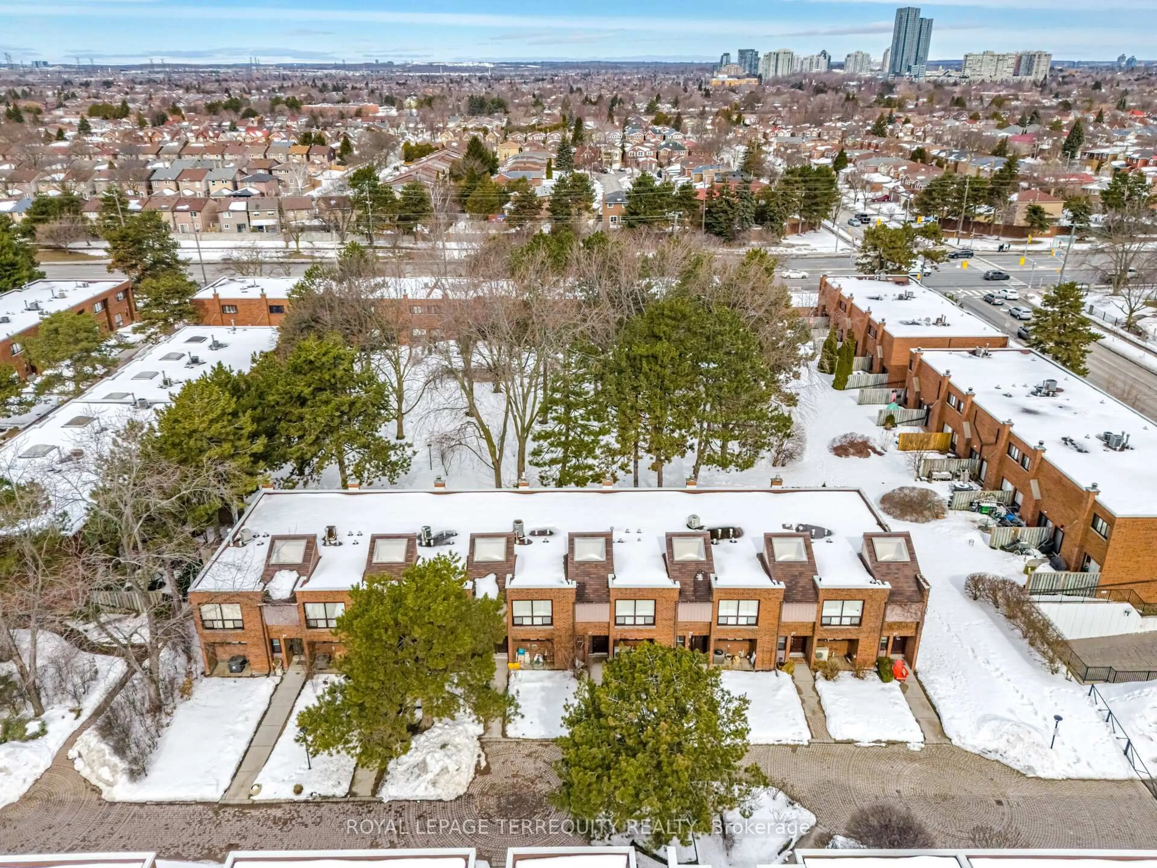 A pic from outside/outdoor area/front of a property/back of a property/a pic from drone, city buildings view from balcony for 298 Torresdale Ave #4, Toronto Ontario M2R 3N3