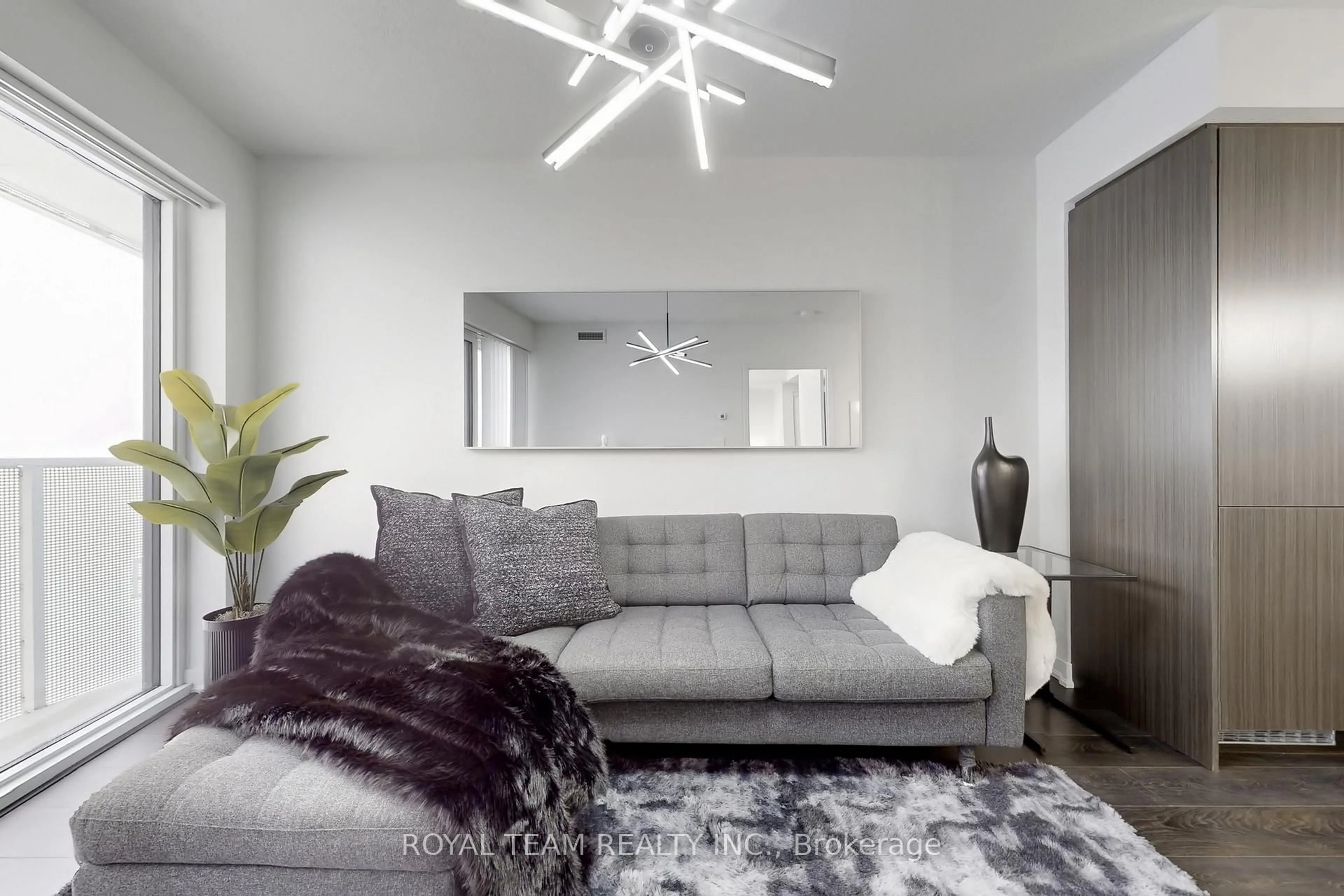 Living room with furniture, unknown for 88 Harbour St #5703, Toronto Ontario M5J 0C3