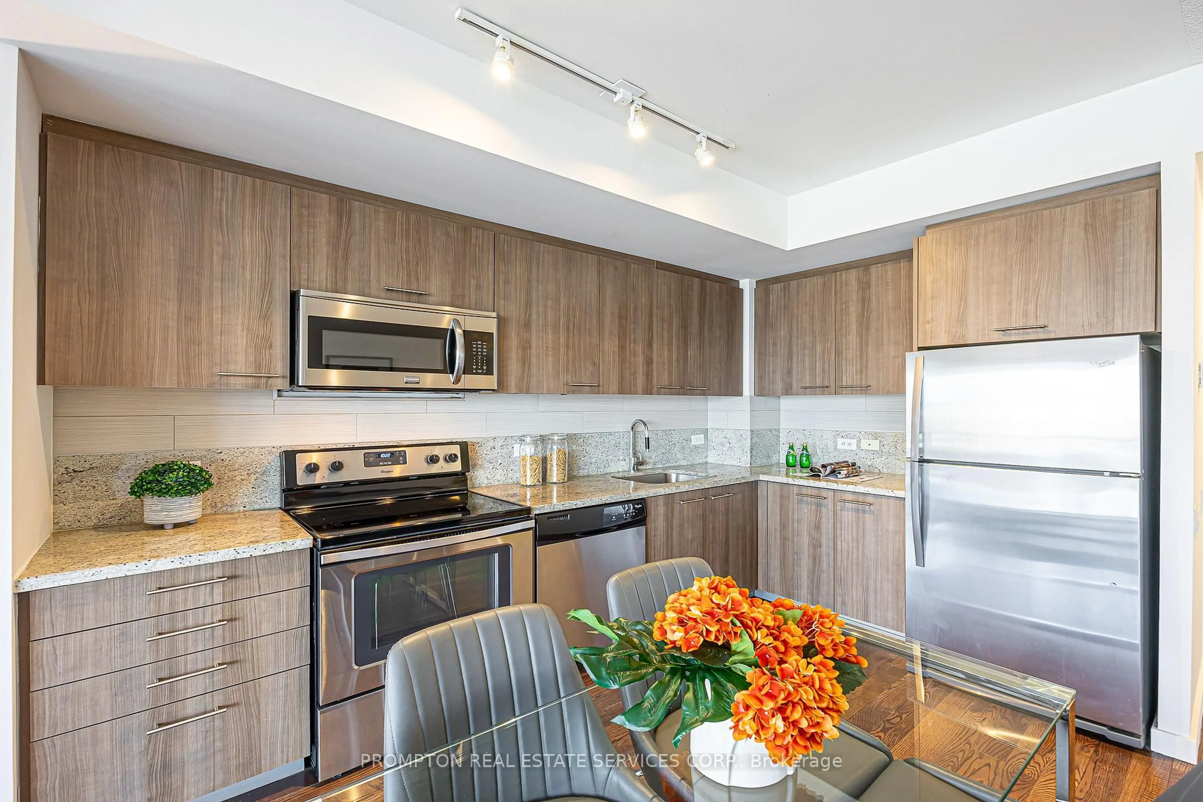 Standard kitchen, unknown for 70 Distillary Lane #601, Toronto Ontario M5A 0E3