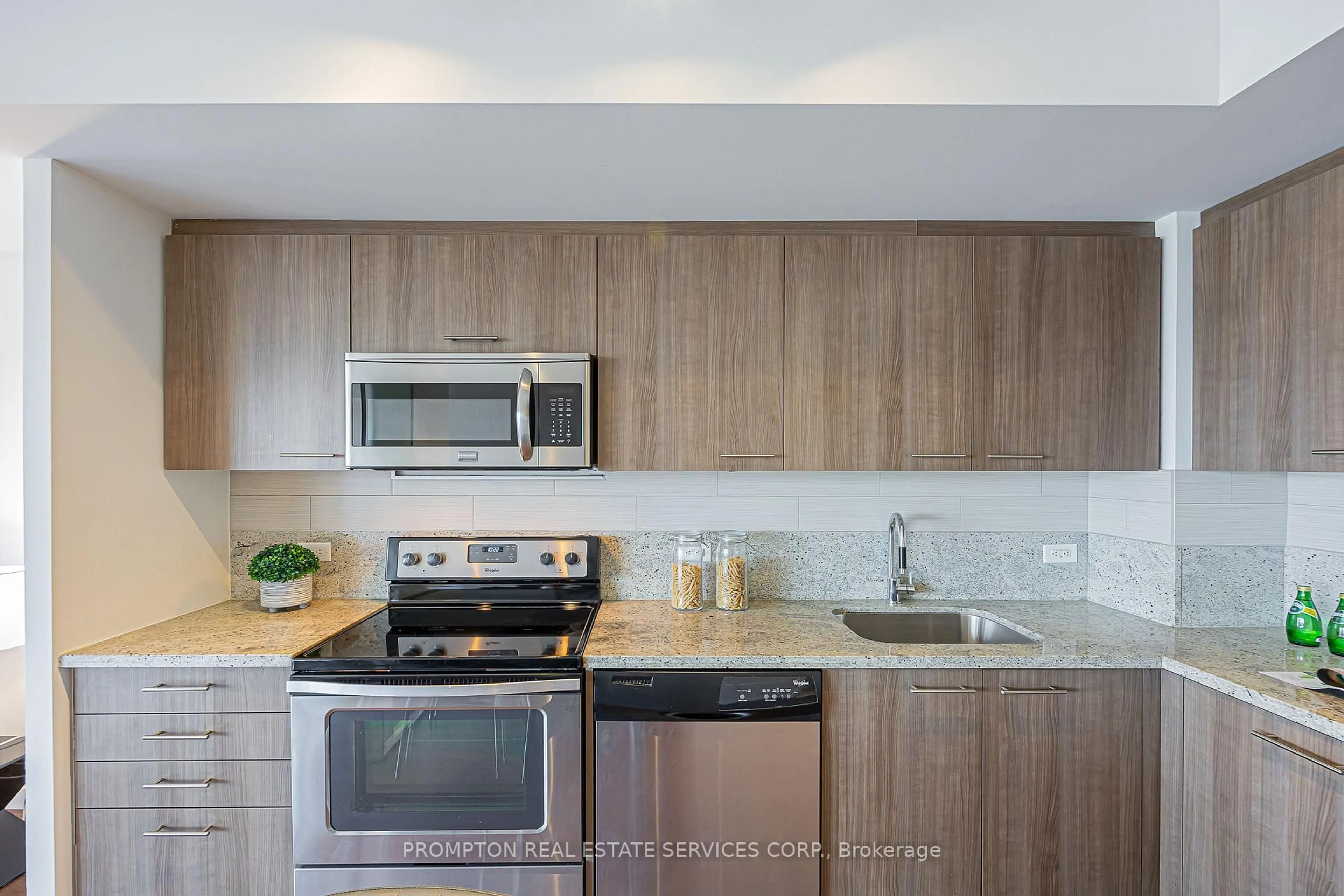 Standard kitchen, unknown for 70 Distillary Lane #601, Toronto Ontario M5A 0E3