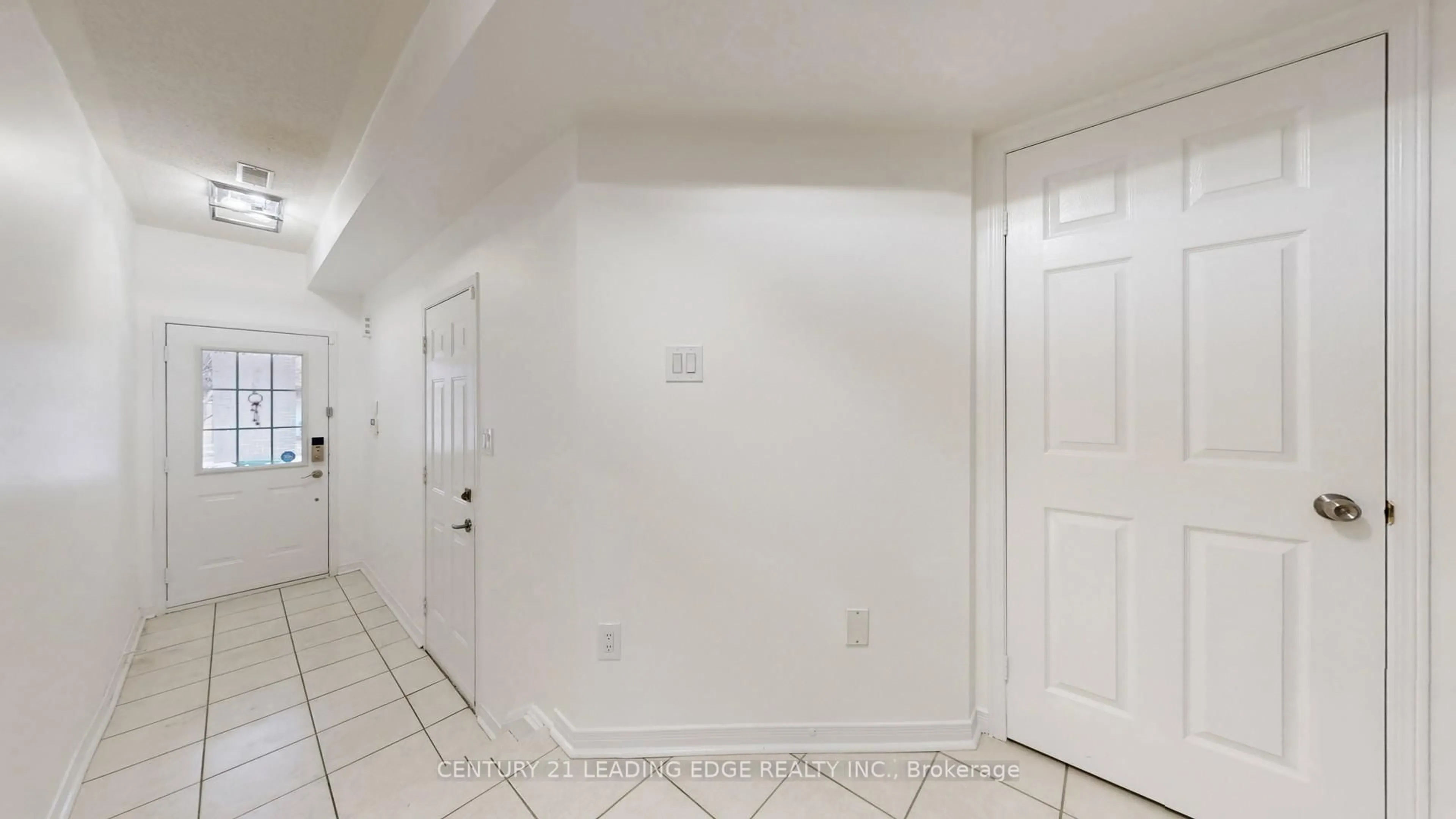Indoor entryway for 38 Rumi Cres, Toronto Ontario M4A 2X6