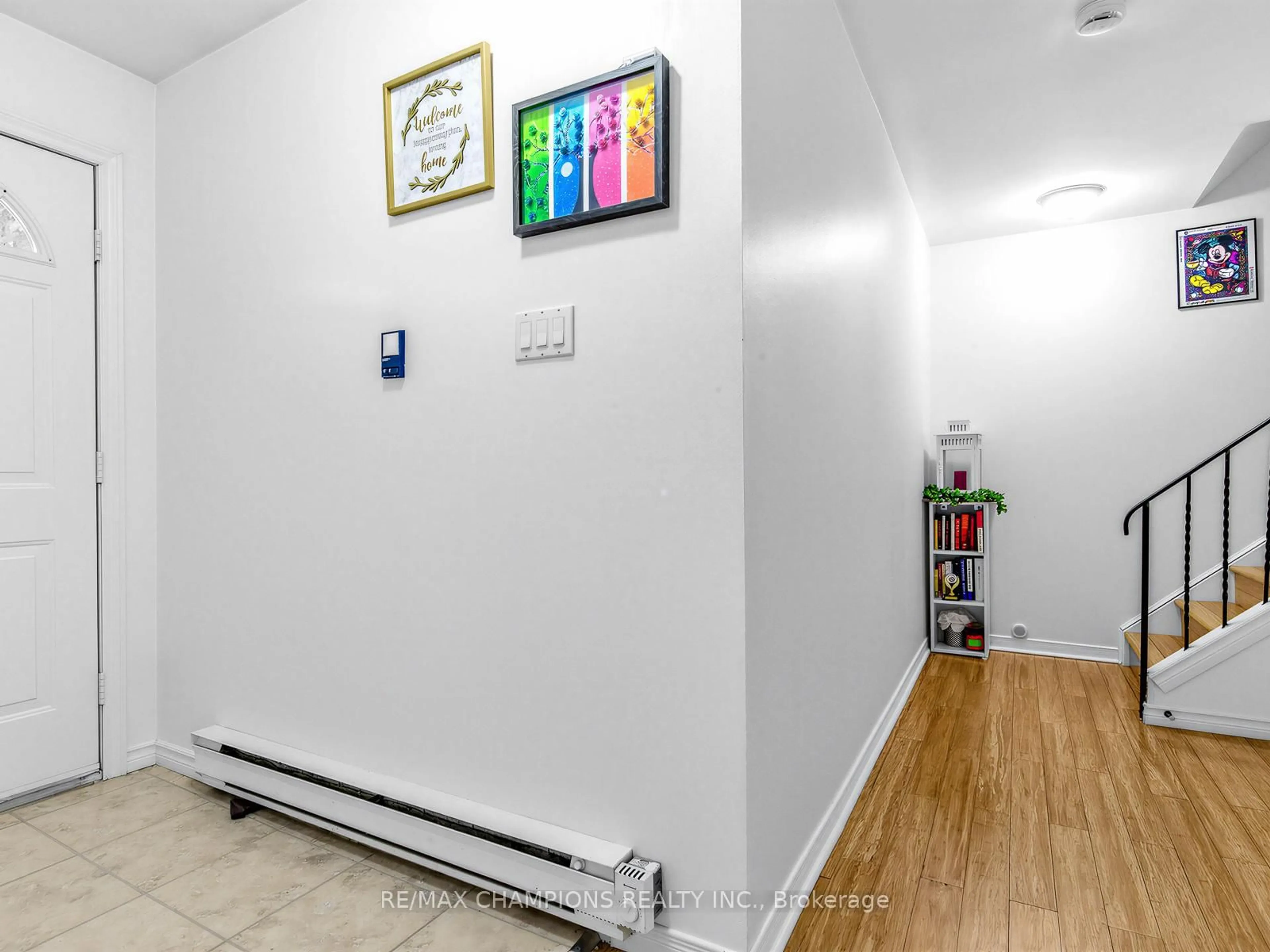 Unknown for 8 Cliff Fernway, Toronto Ontario M2J 4L7