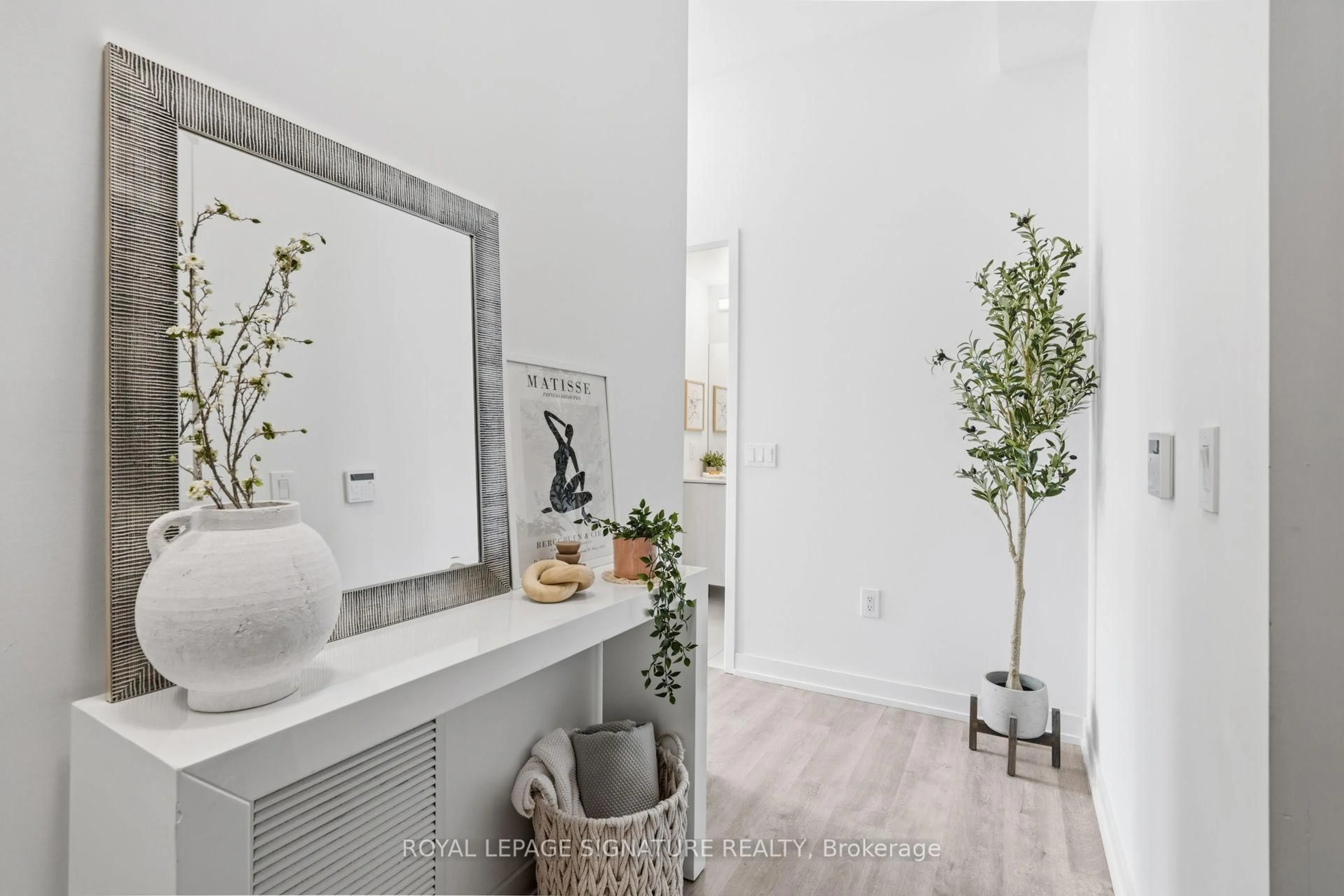 Contemporary bathroom, ceramic/tile floor for 158 Front St #1003, Toronto Ontario M5A 0K9