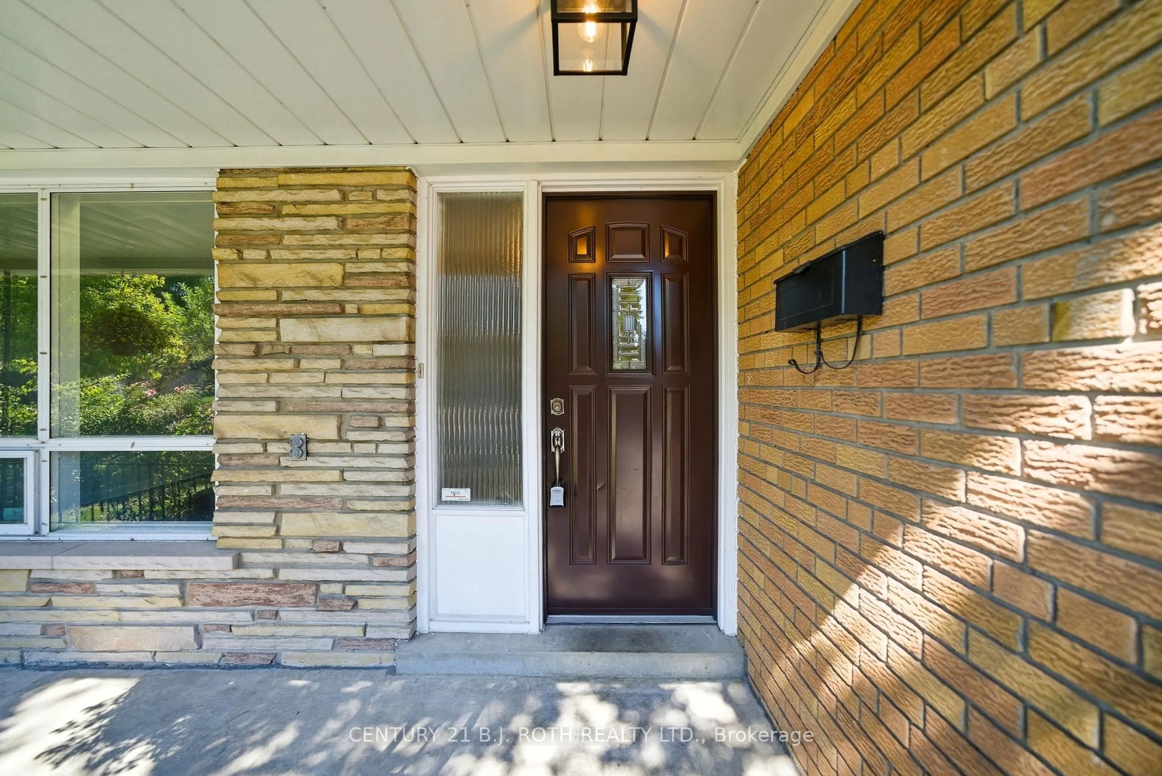 Indoor entryway for 56 Weatherstone Cres, Toronto Ontario M2H 1C2