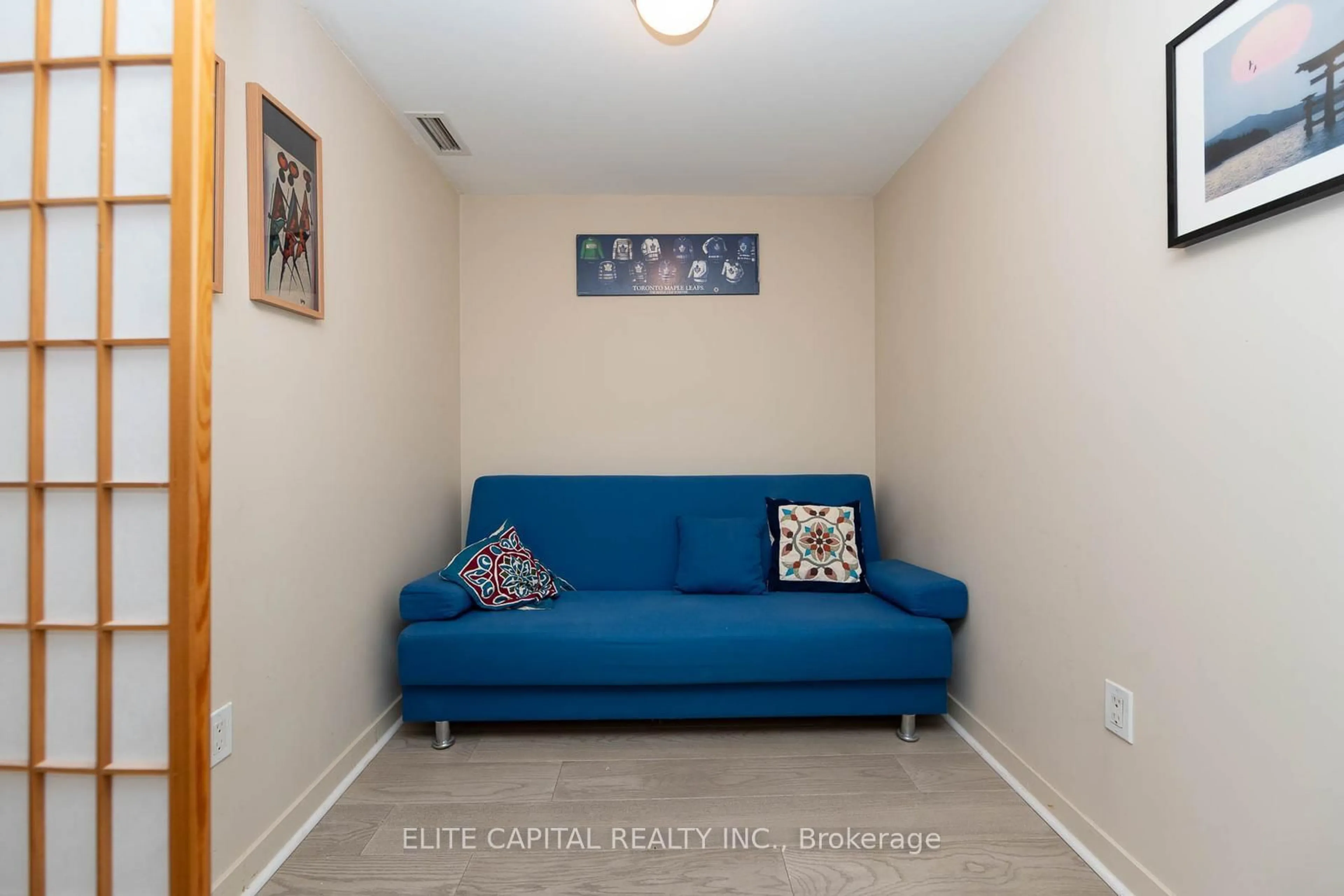 A pic of a room for 10 Navy Wharf Crt #1008, Toronto Ontario M5V 3V2