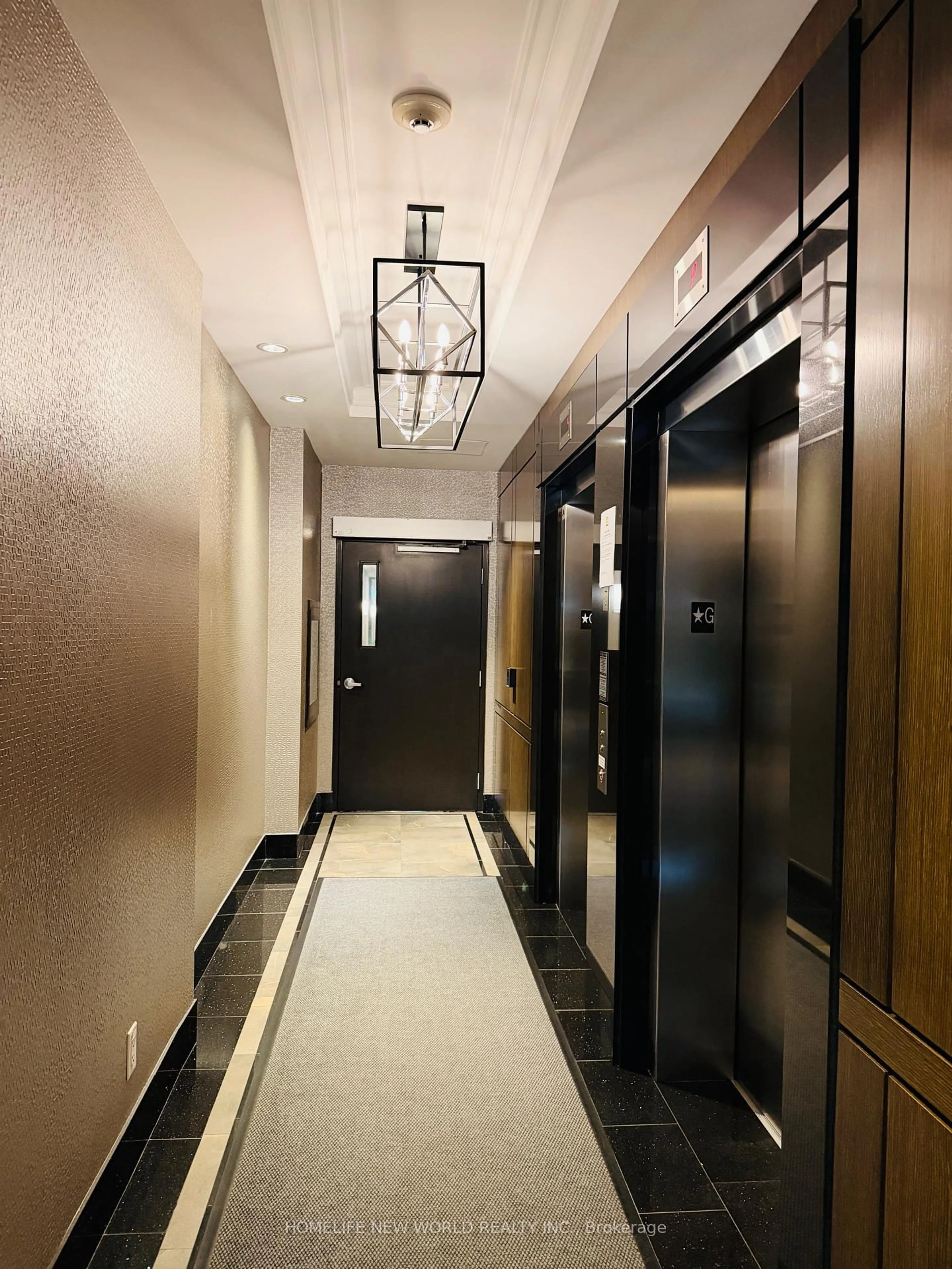 Indoor foyer for 17 Ruddington Dr #410, Toronto Ontario M2K 0A8