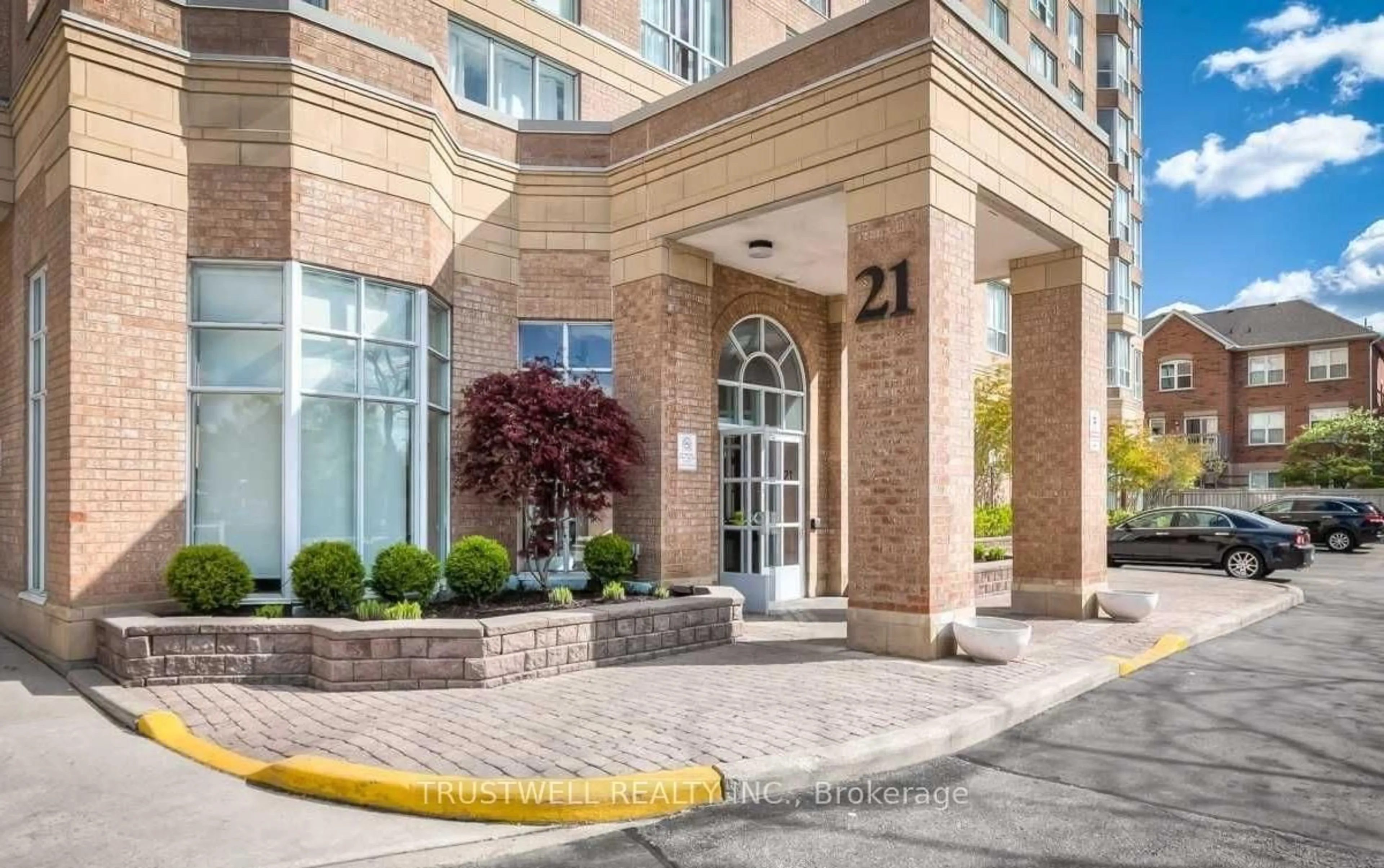 Indoor foyer for 21 Overlea Blvd #1107, Toronto Ontario M4H 1P2