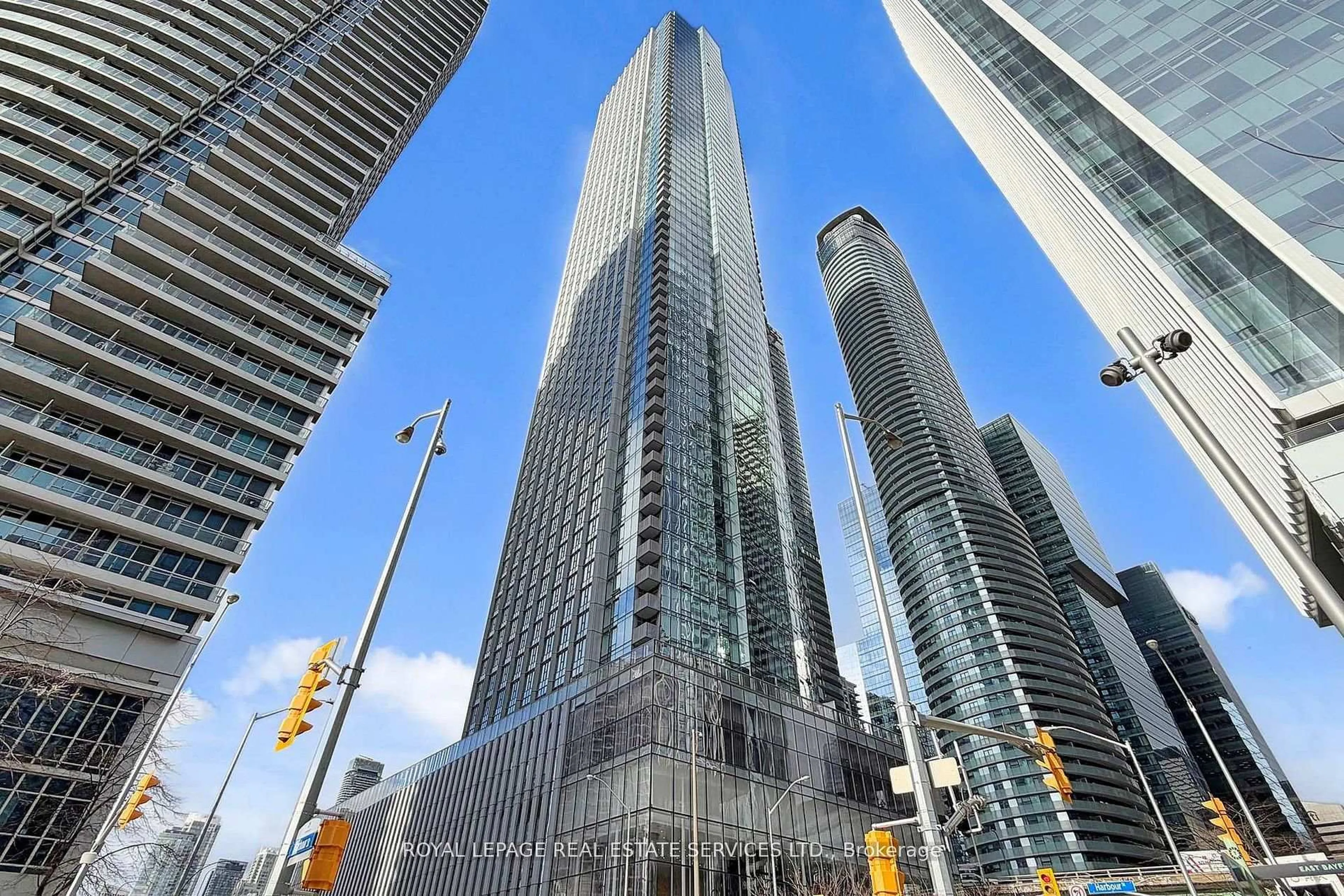Indoor foyer for 10 York St #1403, Toronto Ontario M5J 2Z2