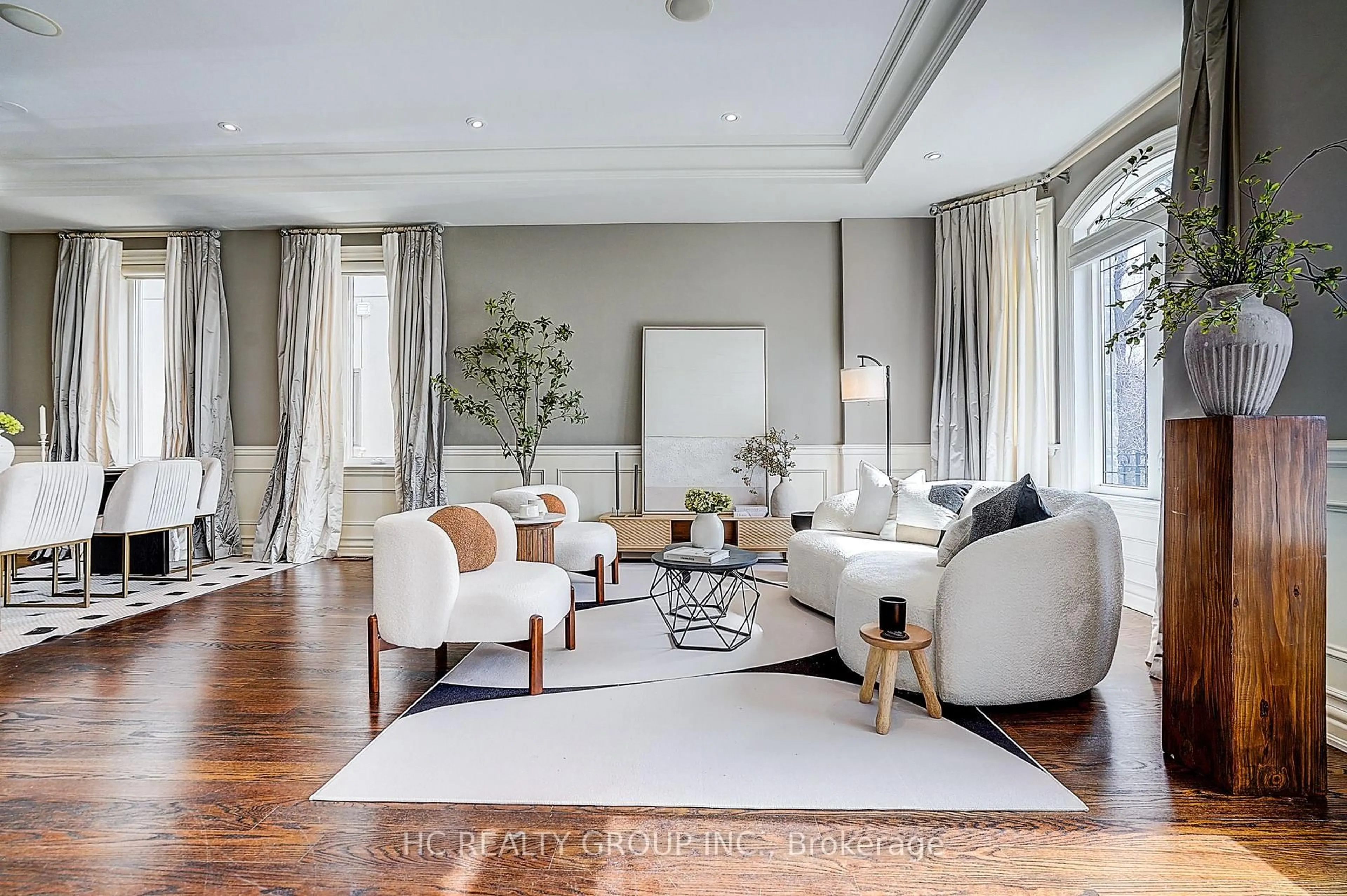 Living room with furniture, unknown for 546 Melrose Ave, Toronto Ontario M5M 2A3