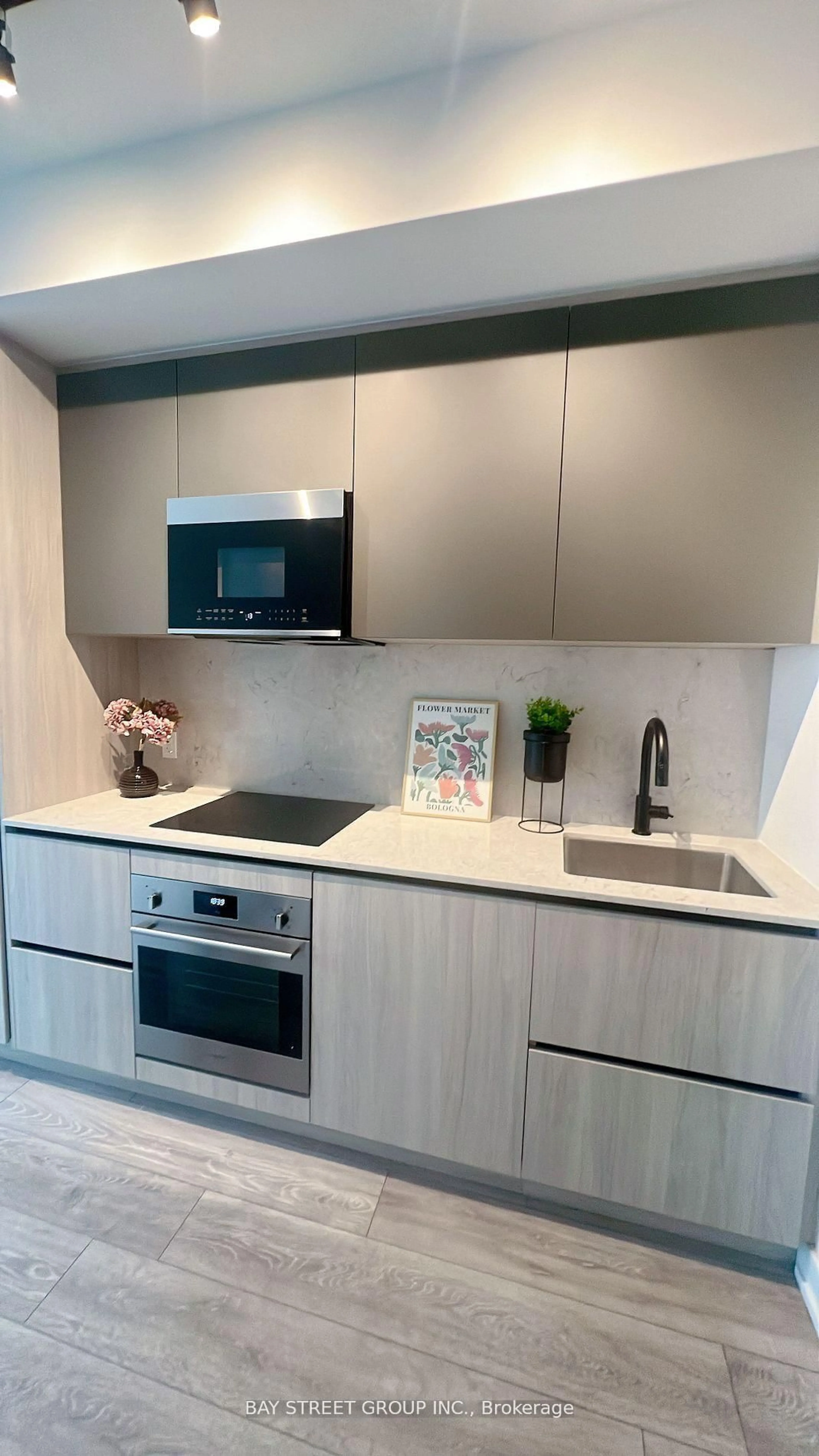 Standard kitchen, unknown for 108 Peter St #1707, Toronto Ontario M5V 2G7