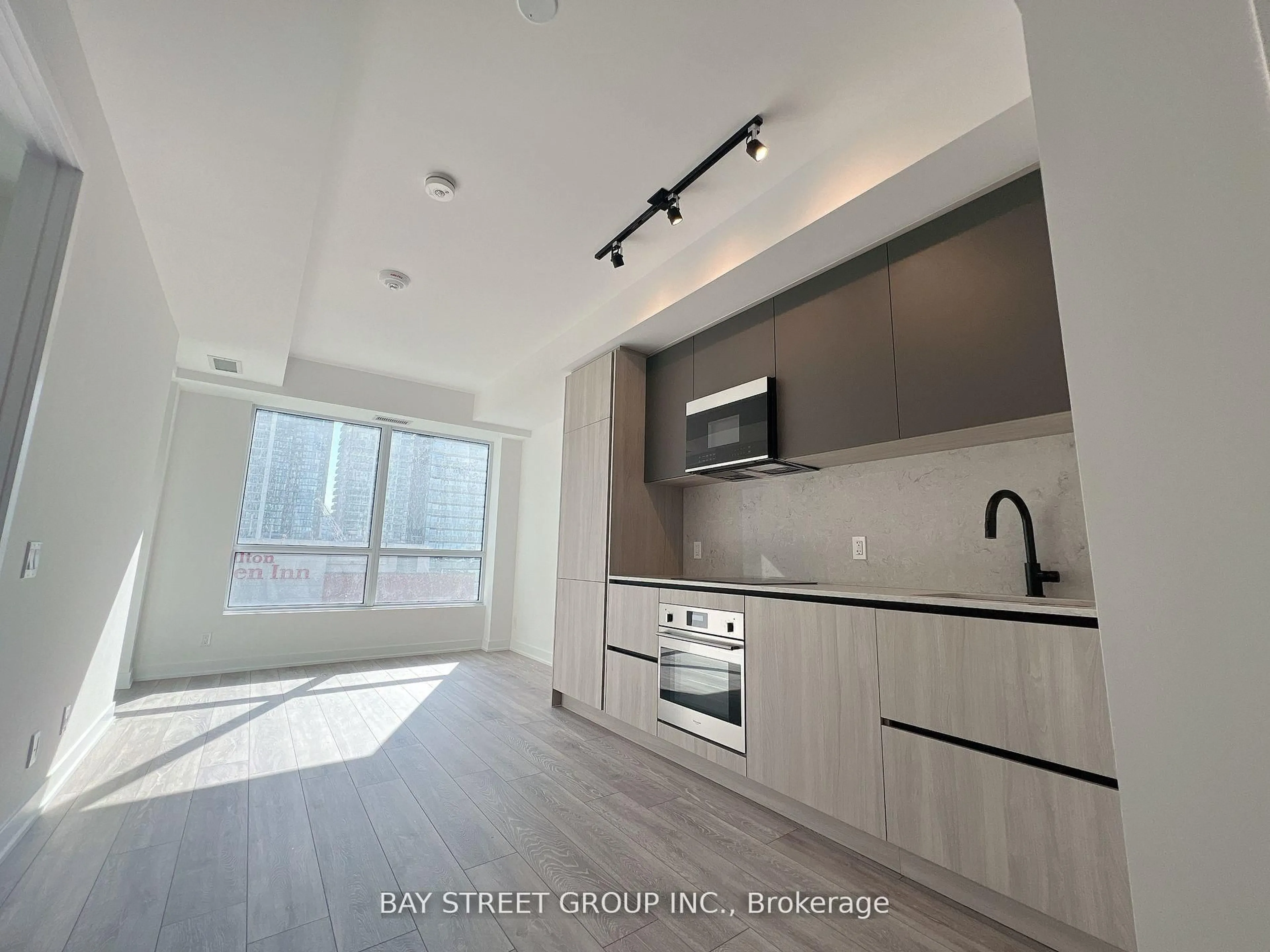 Open concept kitchen, unknown for 108 Peter St #1707, Toronto Ontario M5V 2G7