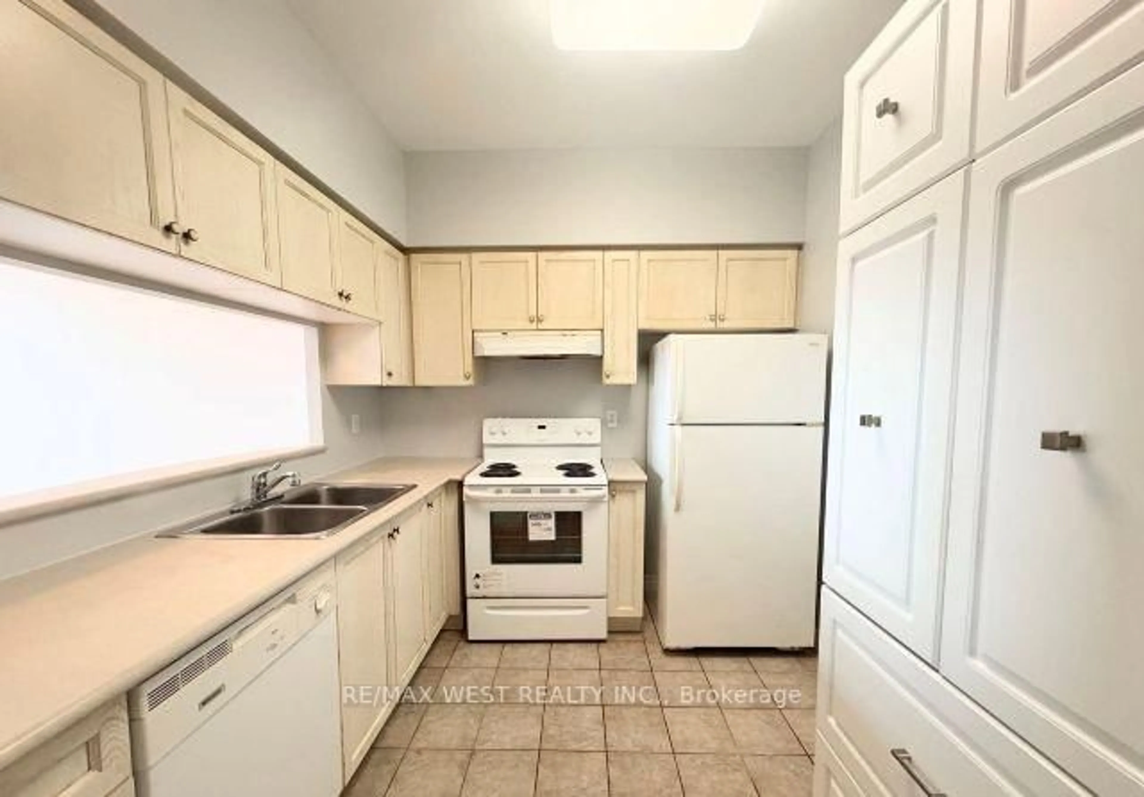 Standard kitchen, unknown for 1700 Eglinton Ave #PH7, Toronto Ontario M4A 2Z4