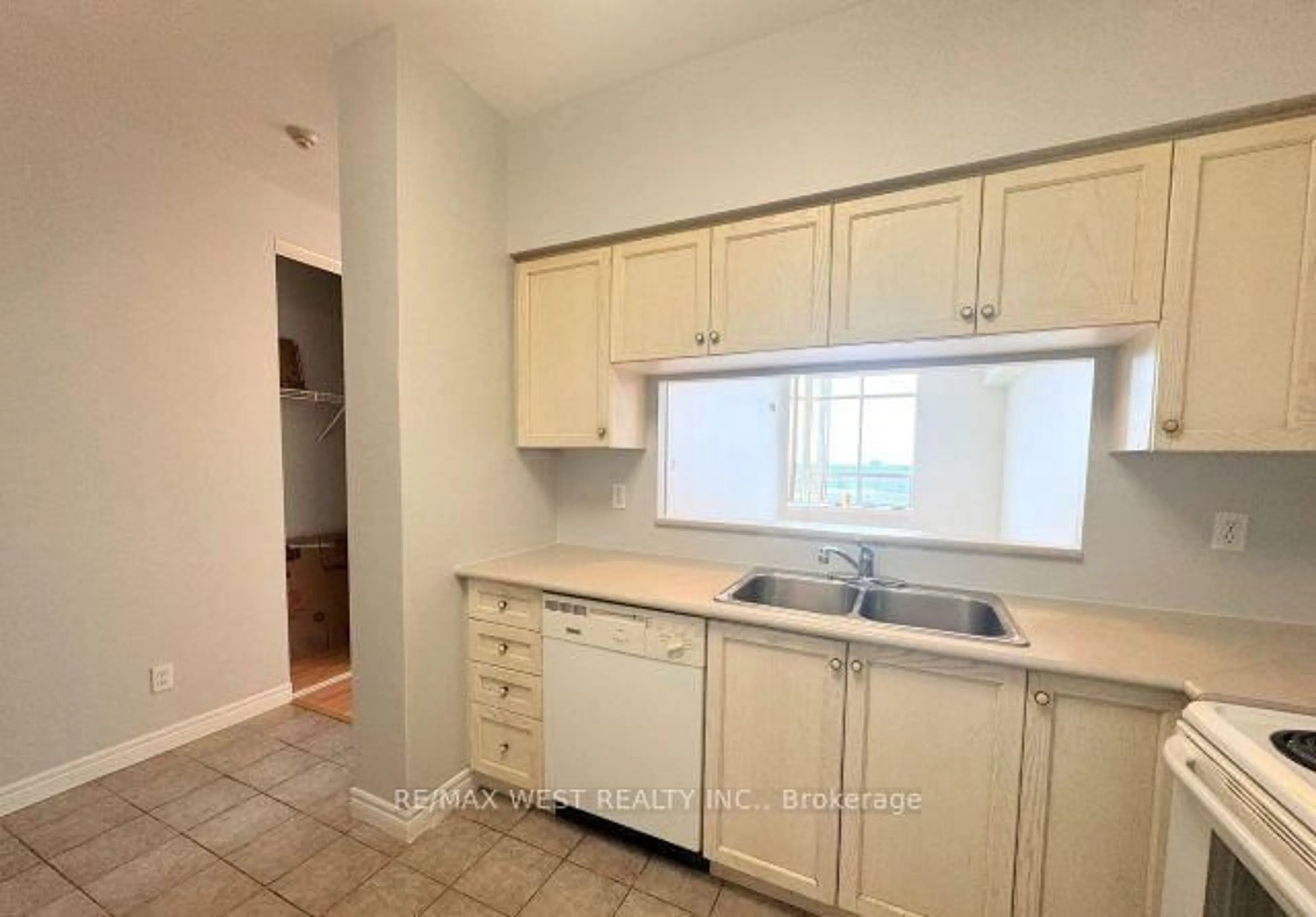 Standard kitchen, unknown for 1700 Eglinton Ave #PH7, Toronto Ontario M4A 2Z4
