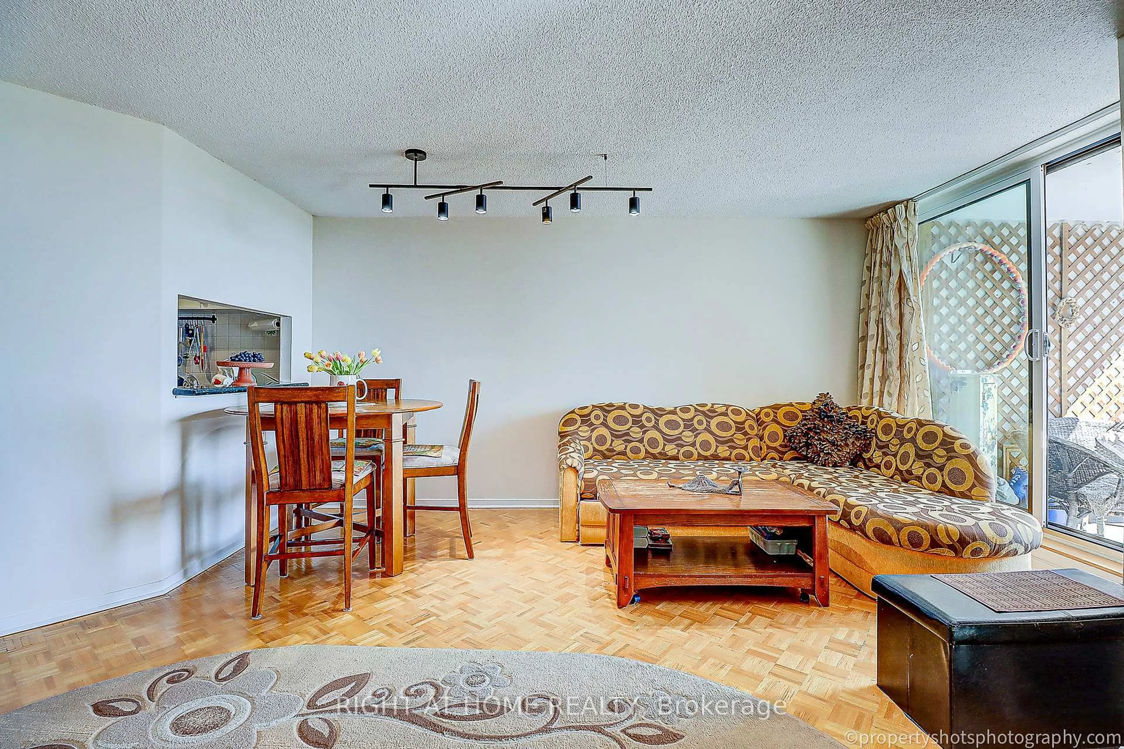 Living room with furniture, unknown for 77 Maitland Pl #1703, Toronto Ontario M4Y 2V6