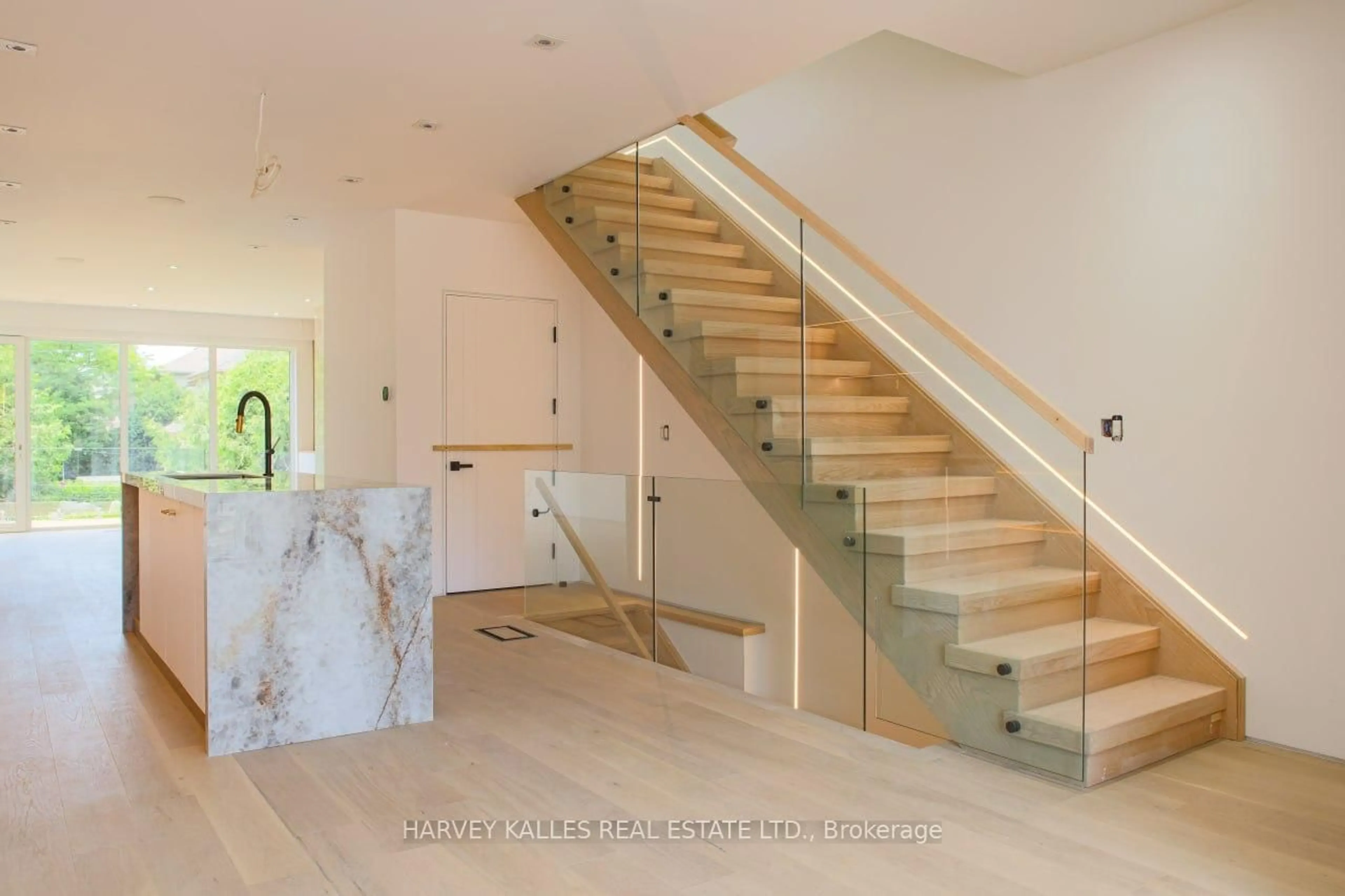 Stairs for 2970A Bayview Ave, Toronto Ontario M2N 5K7