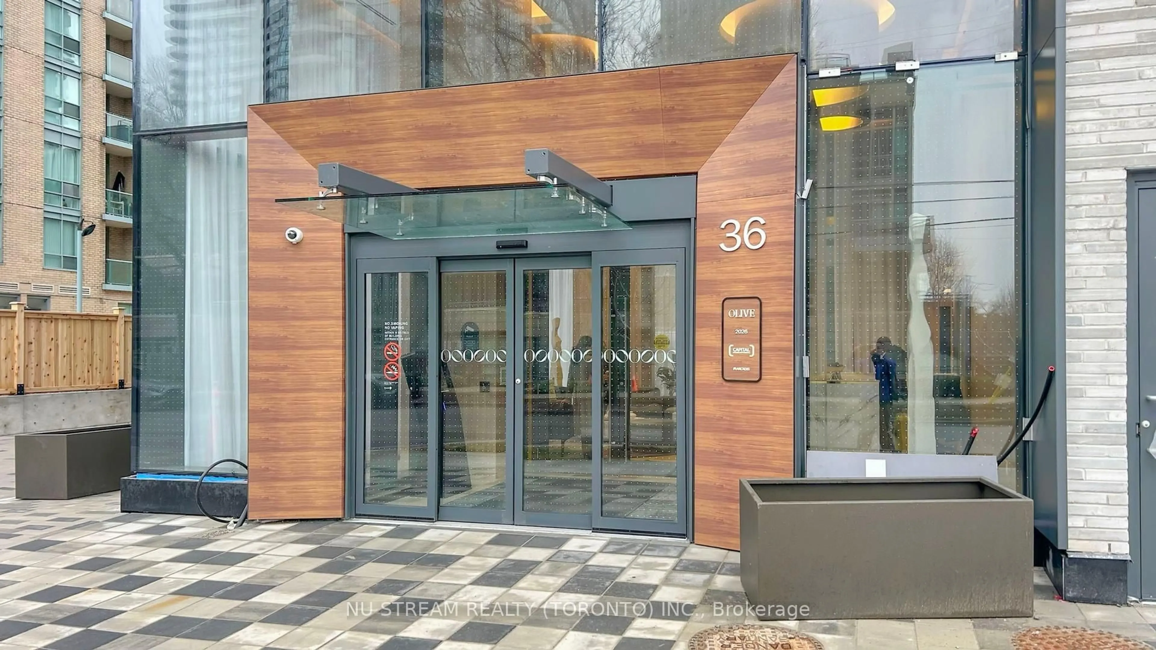 Indoor foyer for 36 Olive Ave, Toronto Ontario M2N 4P9