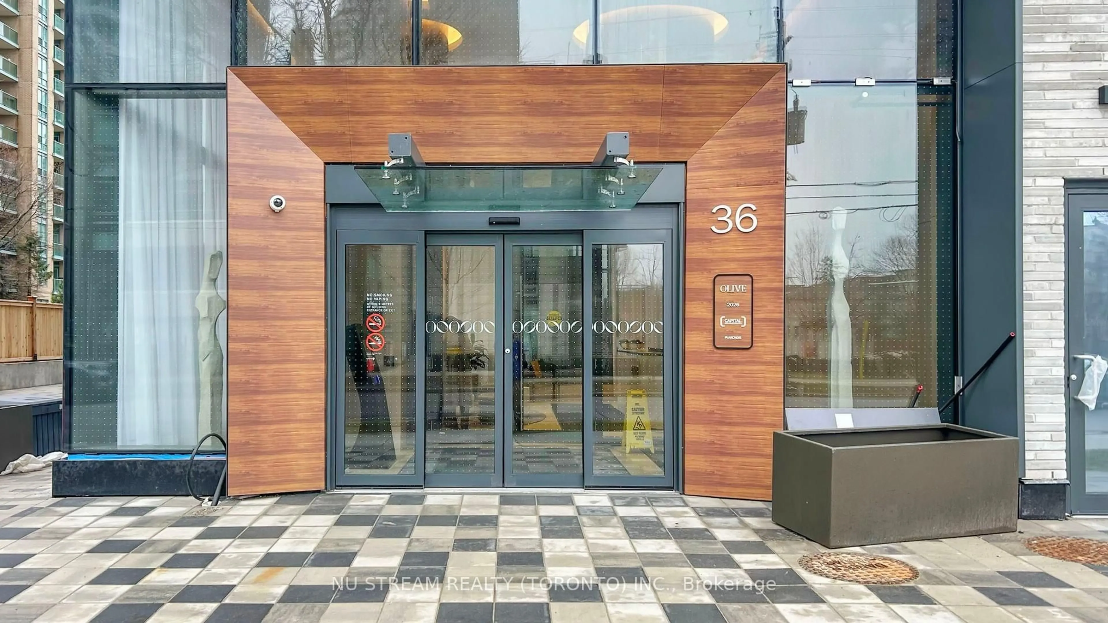 Indoor foyer for 36 Olive Ave, Toronto Ontario M2N 4P9