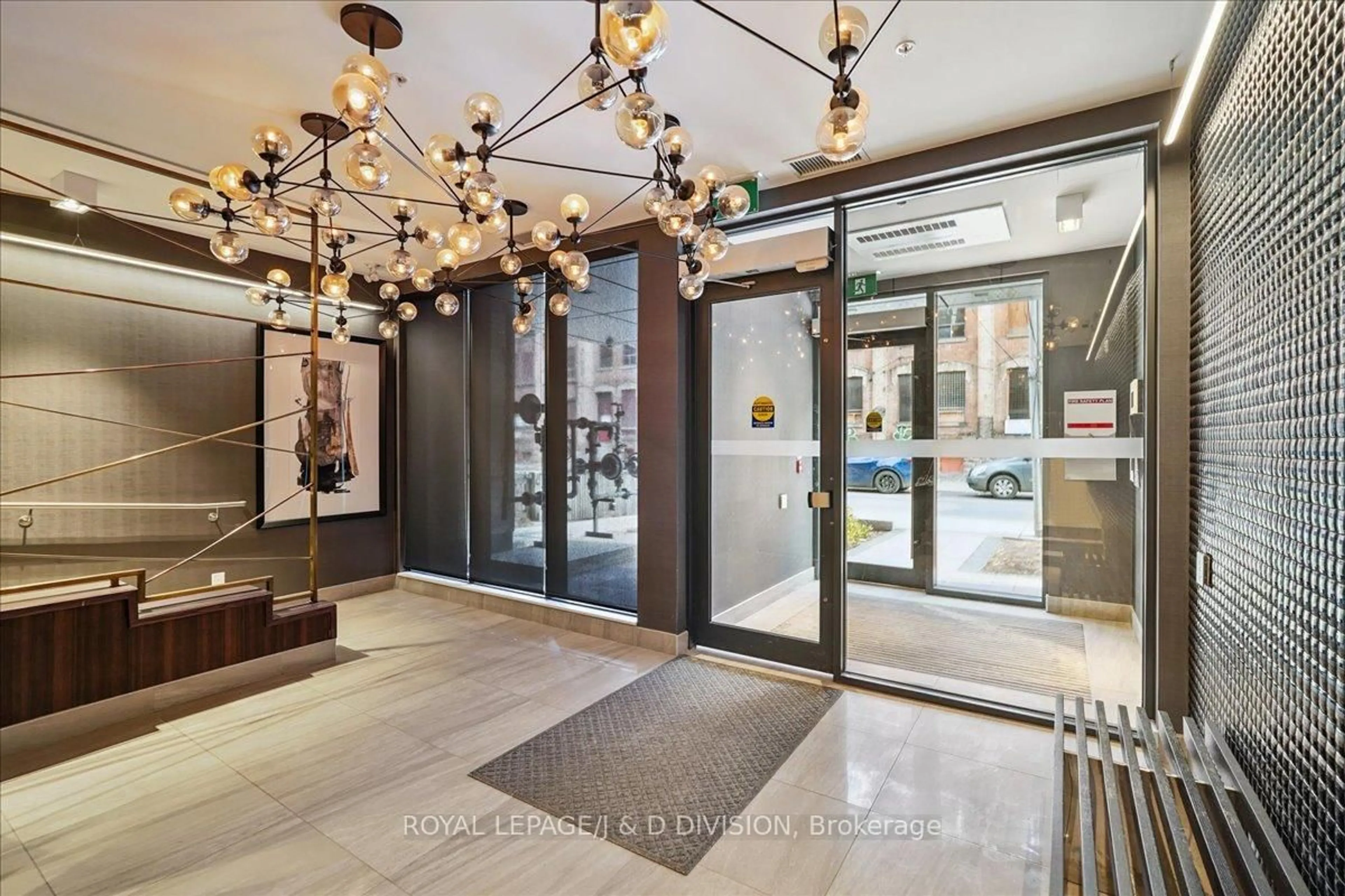 Indoor foyer for 90 Niagara St #405, Toronto Ontario M5V 0P9