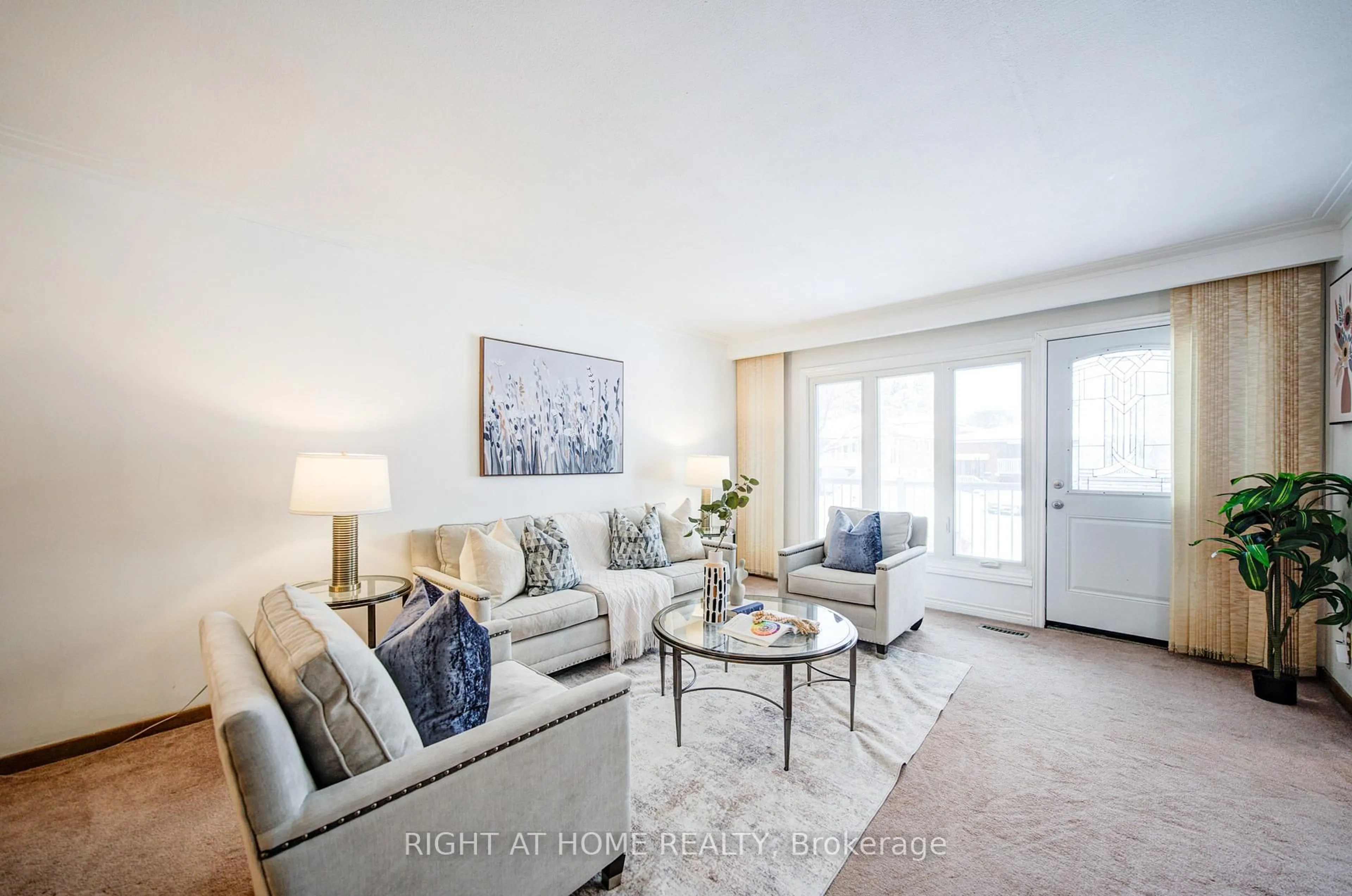 Living room with furniture, unknown for 14 Castlebury Cres, Toronto Ontario M2H 1W6