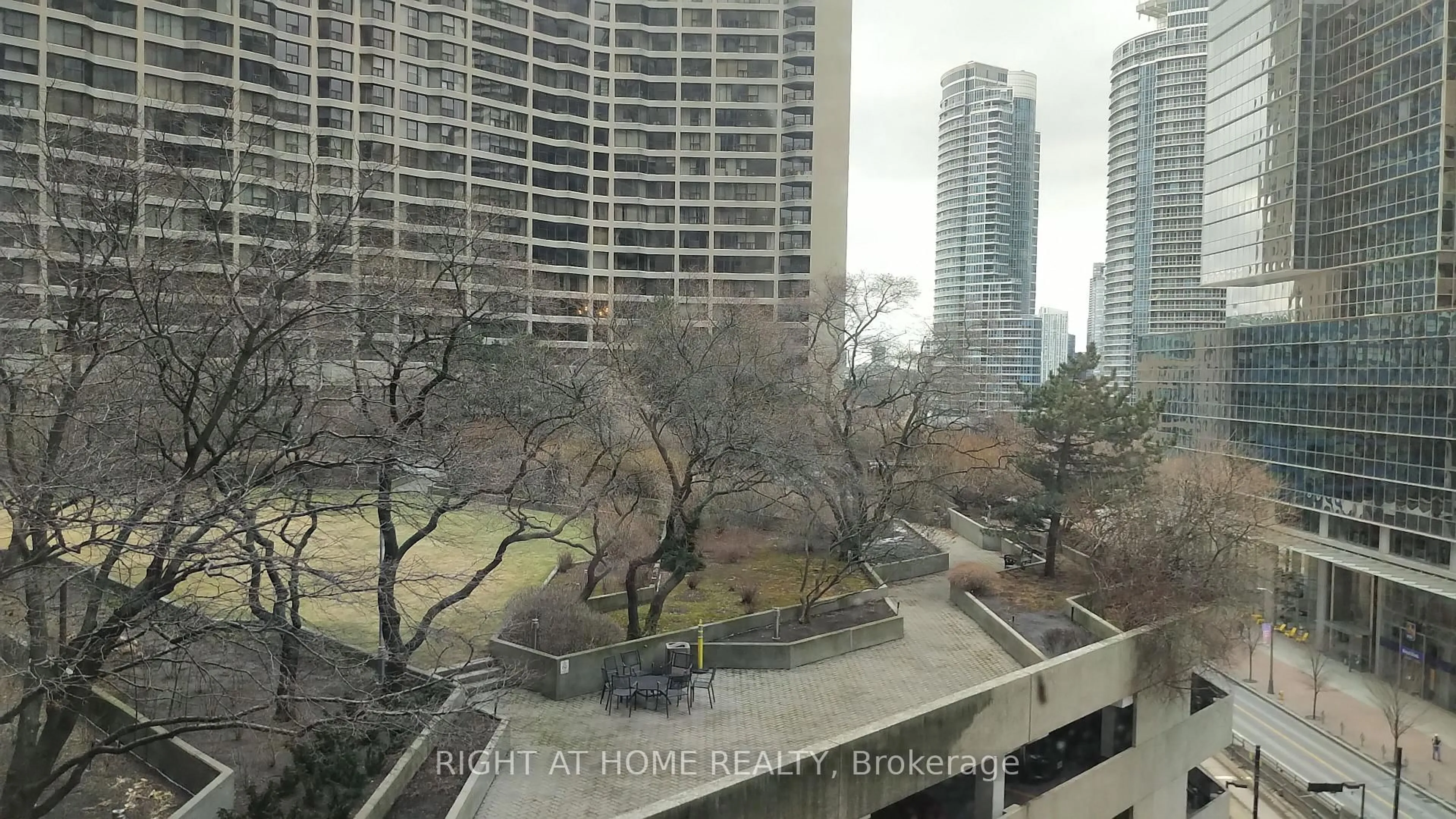 Unknown for 33 Harbour Sq #838, Toronto Ontario M5J 2G2