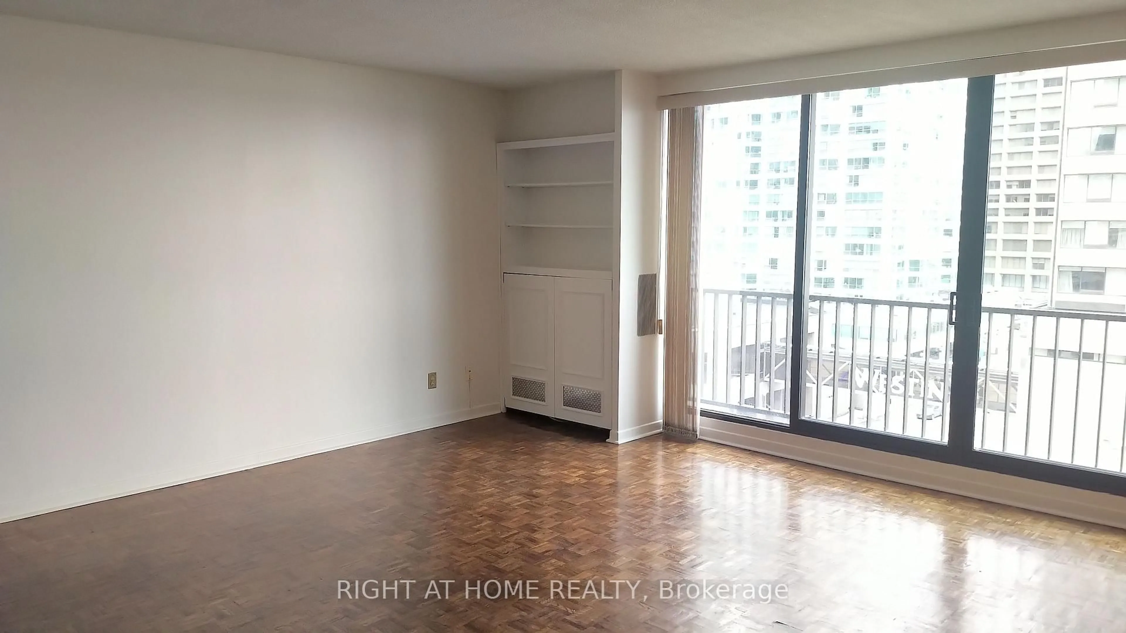 A pic of a room for 33 Harbour Sq #838, Toronto Ontario M5J 2G2
