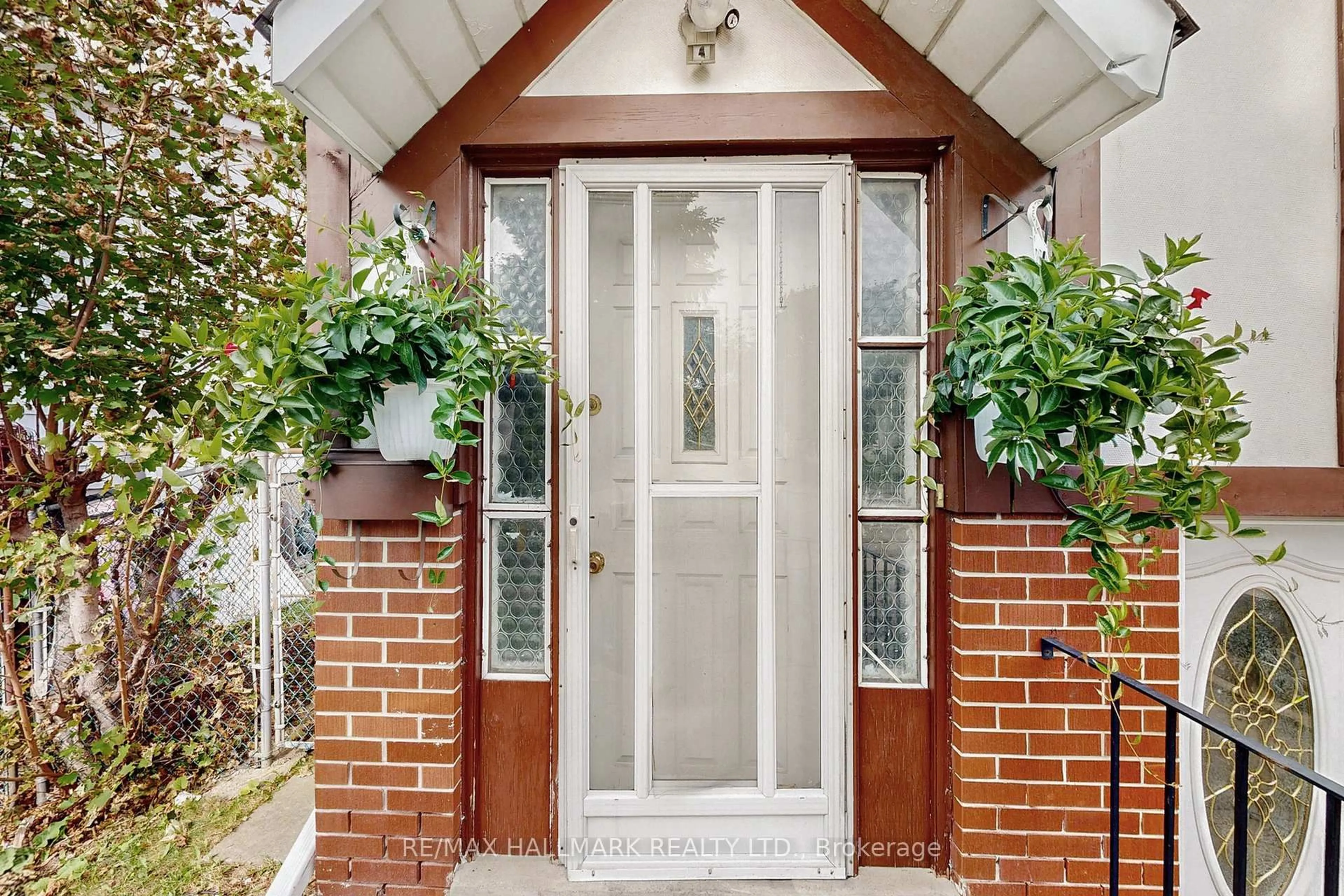Indoor entryway for 34 Yucatan Rd, Toronto Ontario M2H 2K8