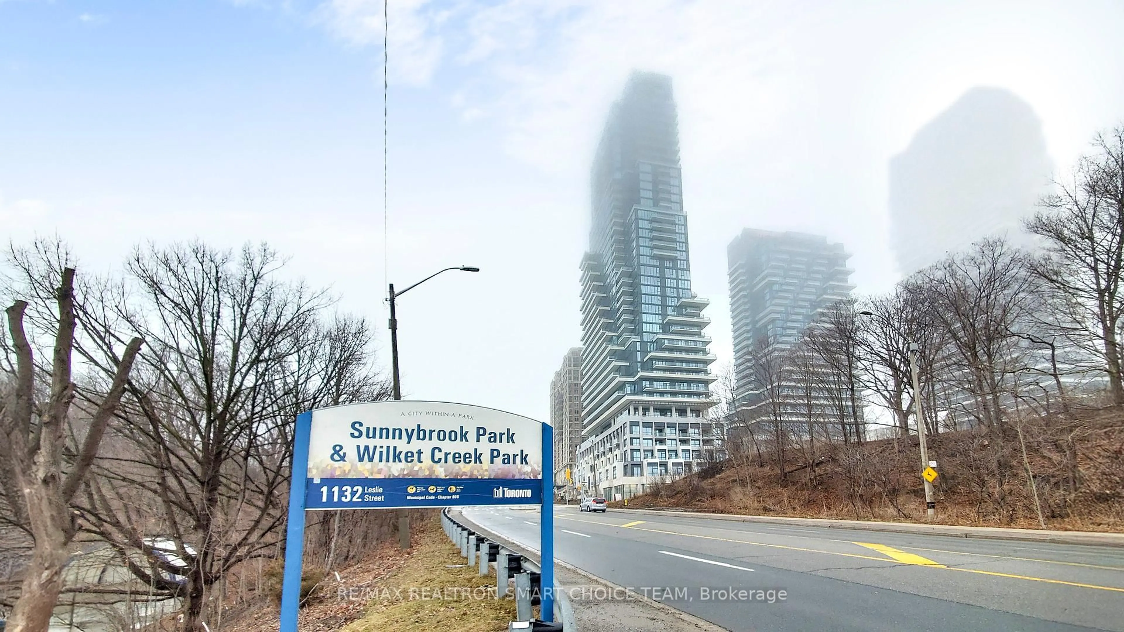 Blurry image for 10 Inn on The Park Dr #212, Toronto Ontario M3C 0P9