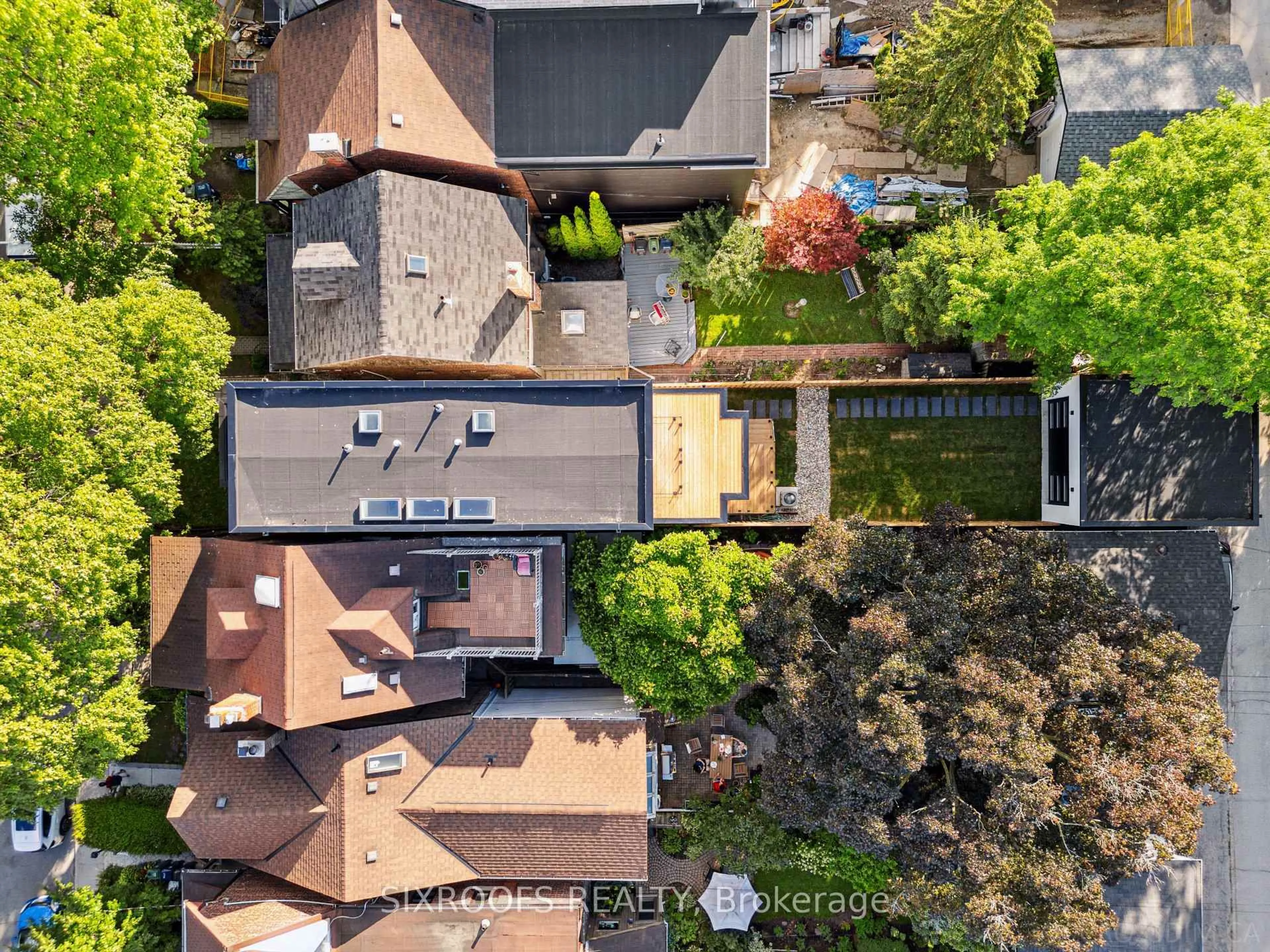 A pic from outside/outdoor area/front of a property/back of a property/a pic from drone, street for 44A Alcina Ave, Toronto Ontario M6G 2E8