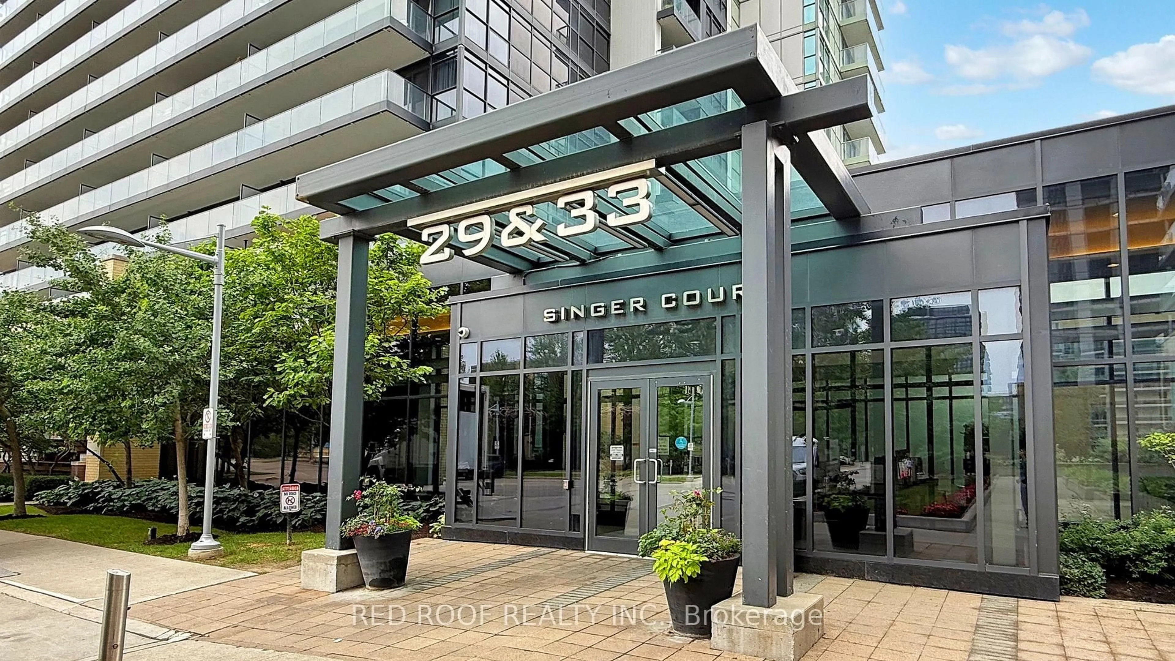 Indoor foyer for 33 Singer Crt #711, Toronto Ontario M2K 0B4