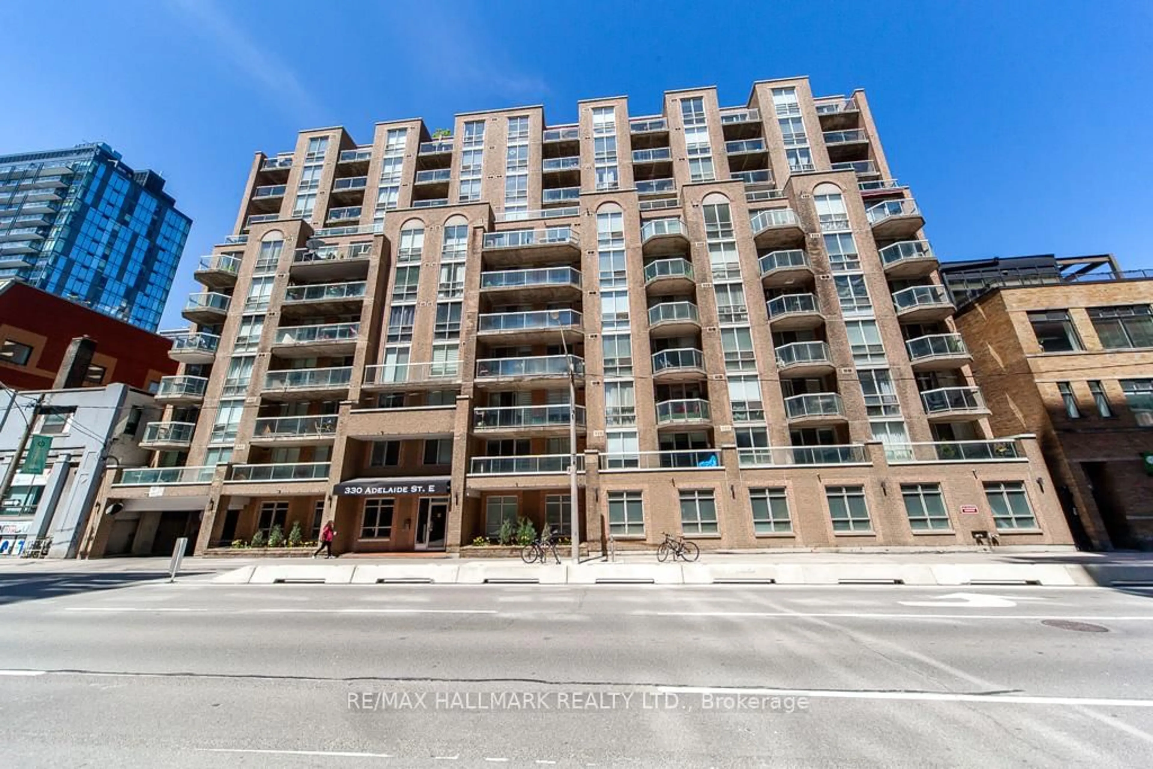 Indoor foyer for 330 Adelaide St #1103, Toronto Ontario M5A 4S9