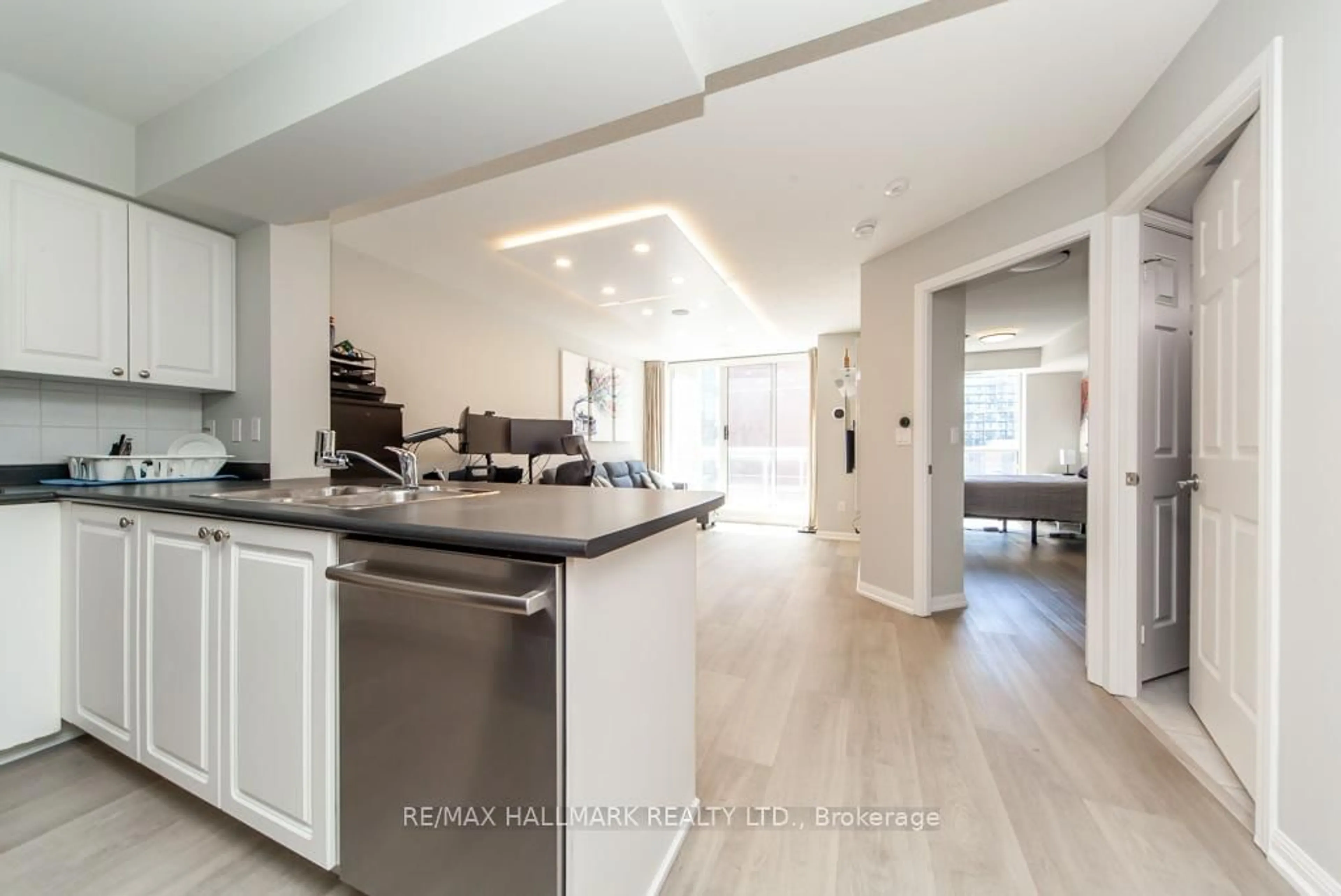 Open concept kitchen, unknown for 330 Adelaide St #1103, Toronto Ontario M5A 4S9