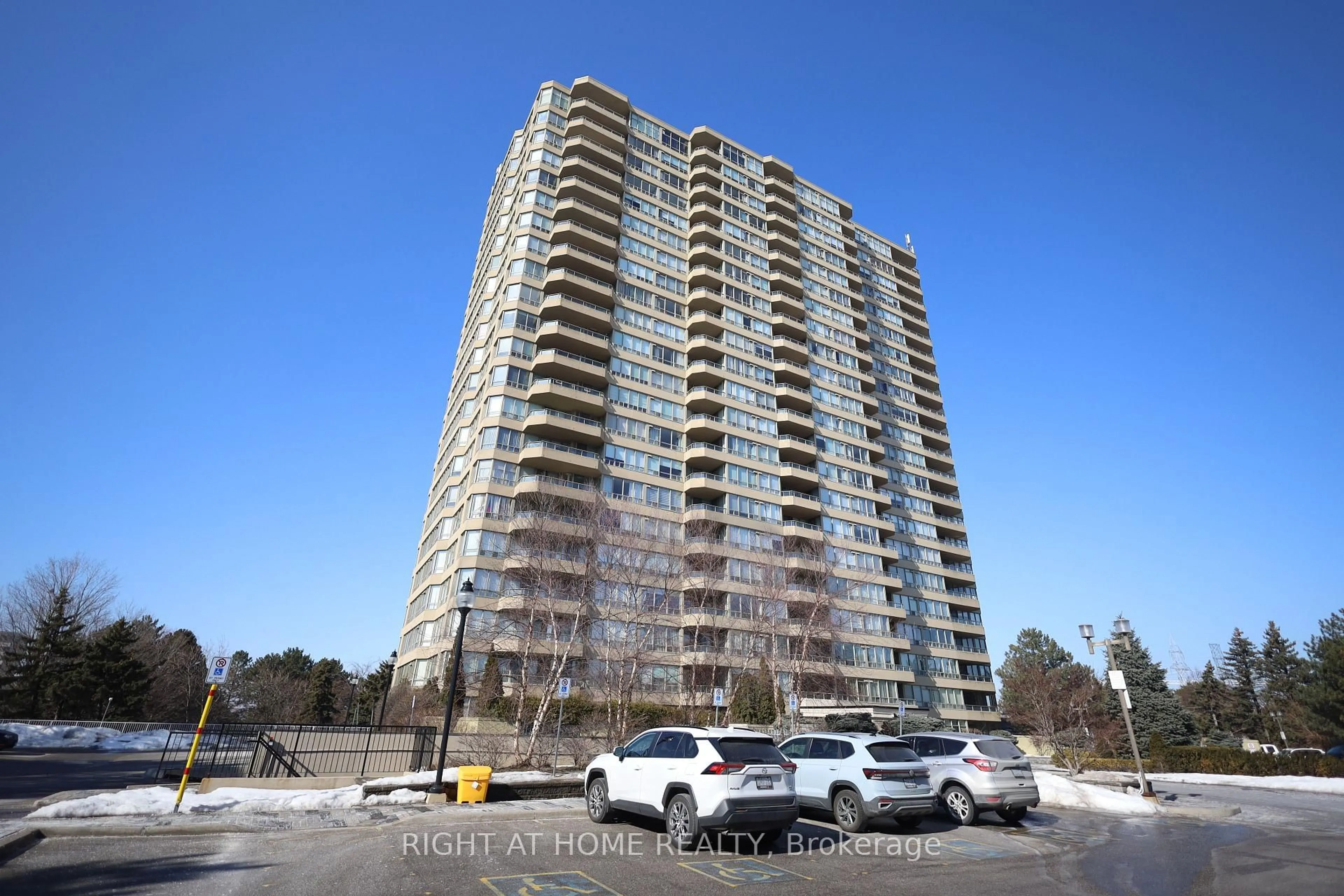 A pic from outside/outdoor area/front of a property/back of a property/a pic from drone, building for 10 Torresdale Ave #1605, Toronto Ontario M2R 3V8