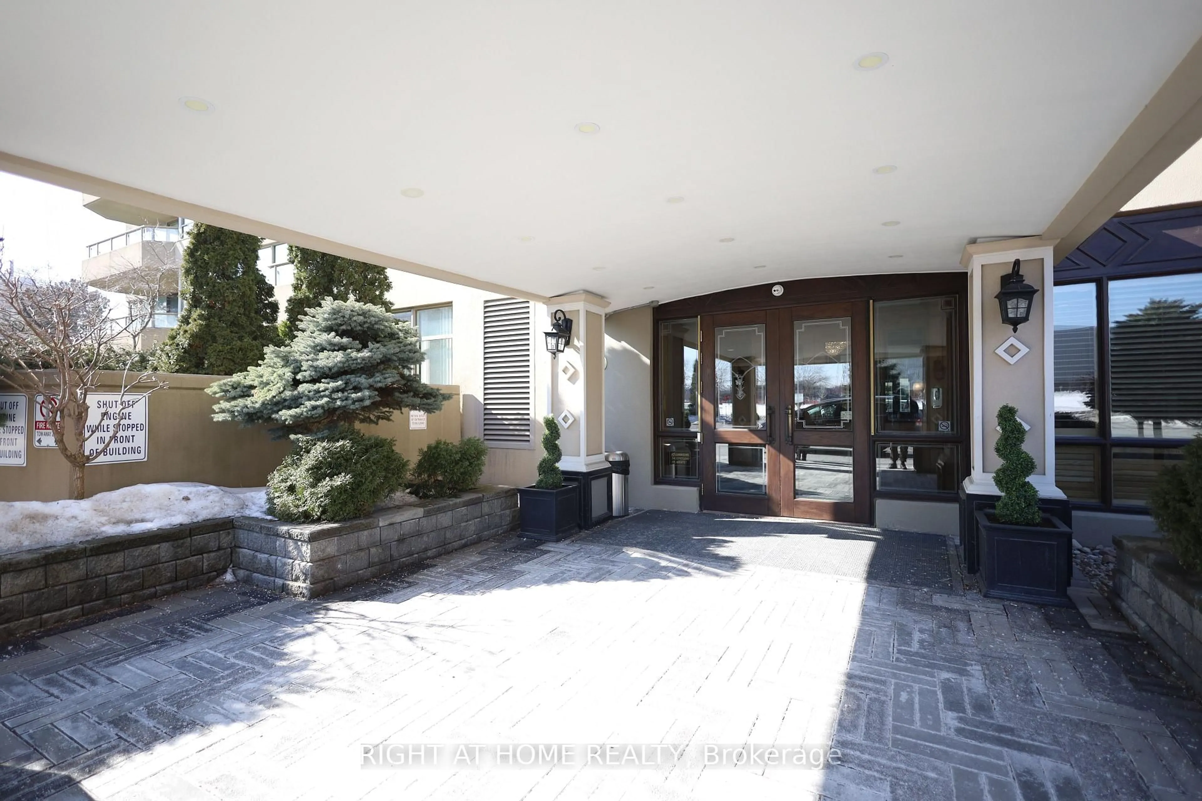 Indoor foyer for 10 Torresdale Ave #1605, Toronto Ontario M2R 3V8