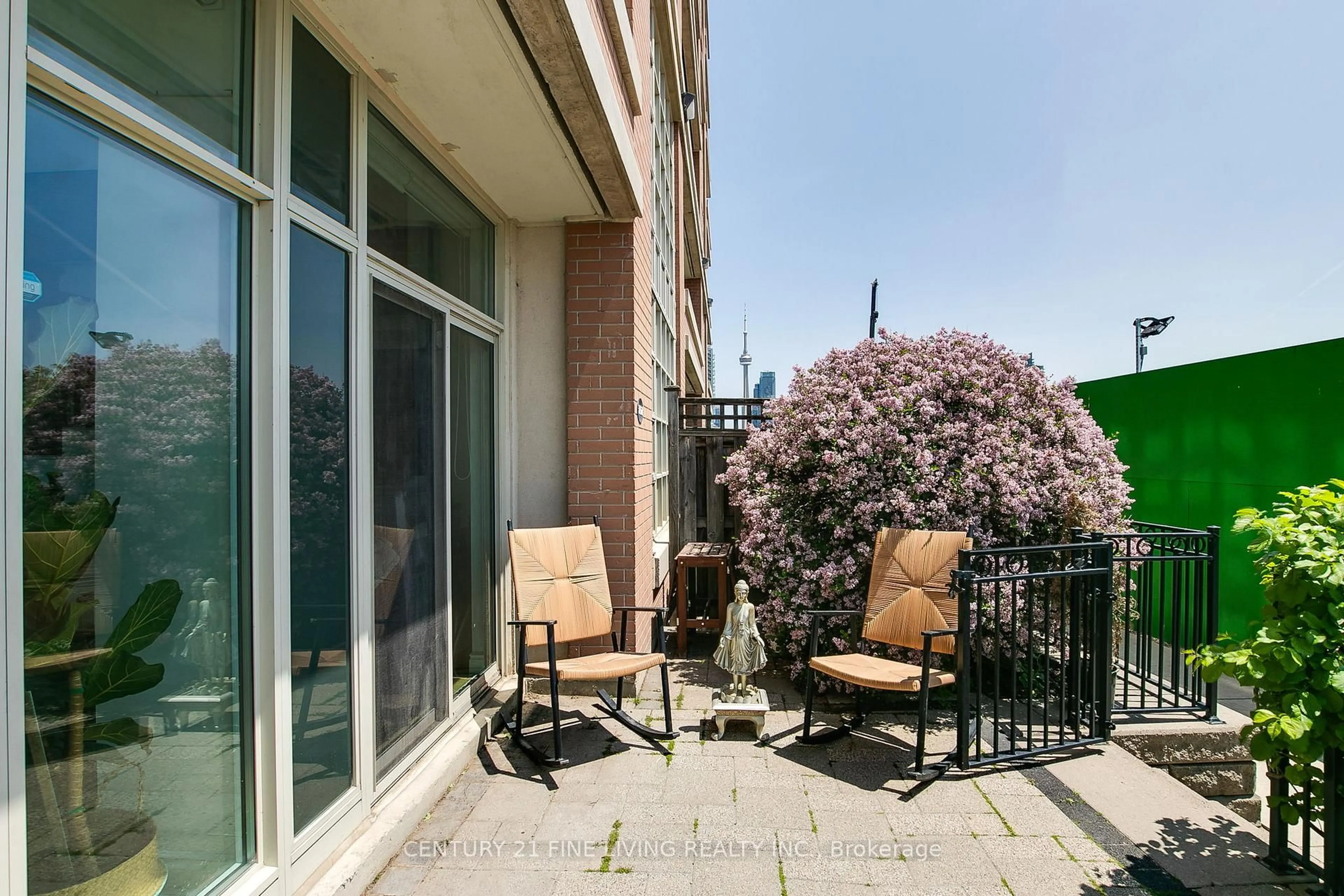 Patio, street for 6 Pirandello St #Th22, Toronto Ontario M6K 0B1
