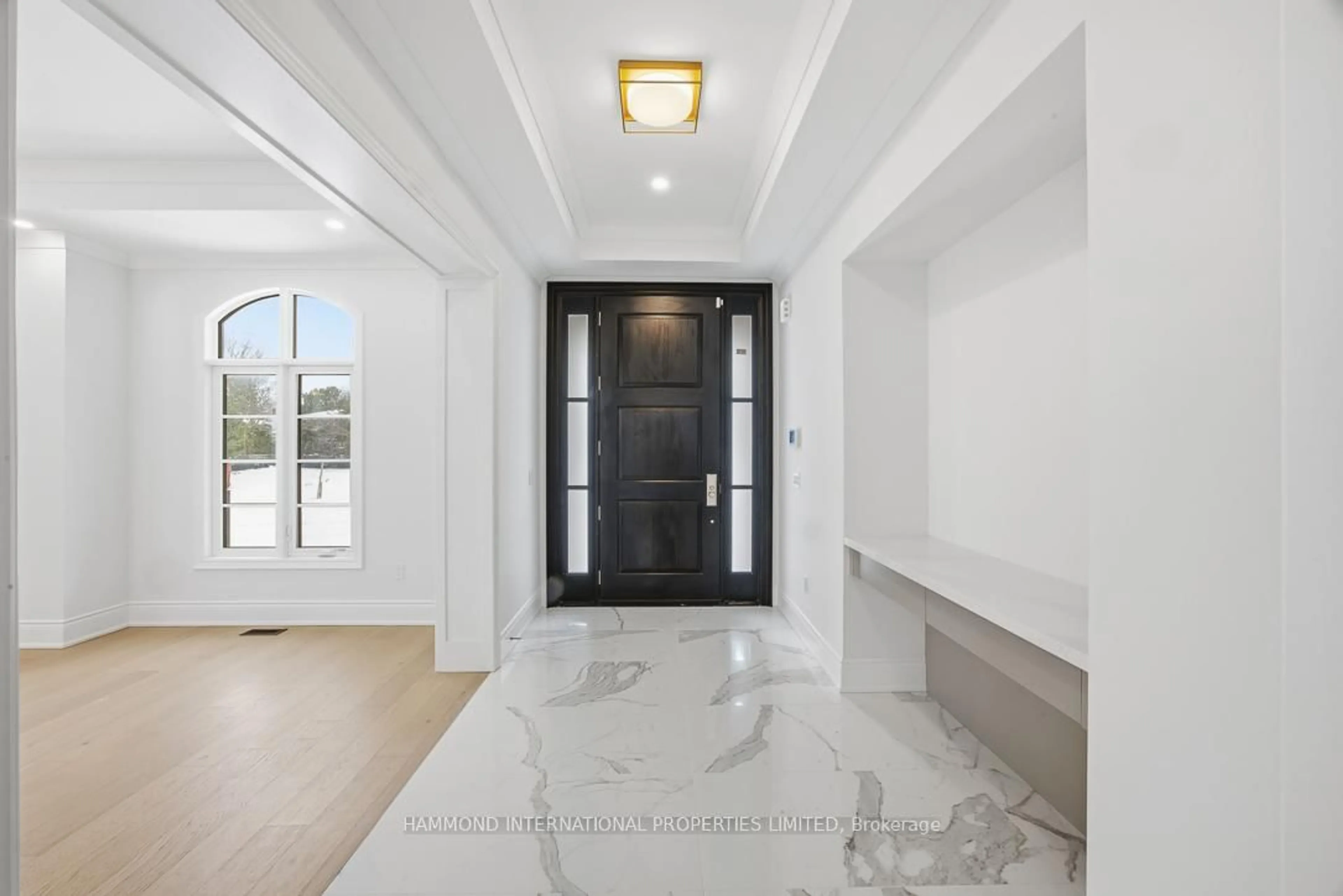 Indoor foyer for 9 Lonergan Cres, Toronto Ontario M2M 4B3