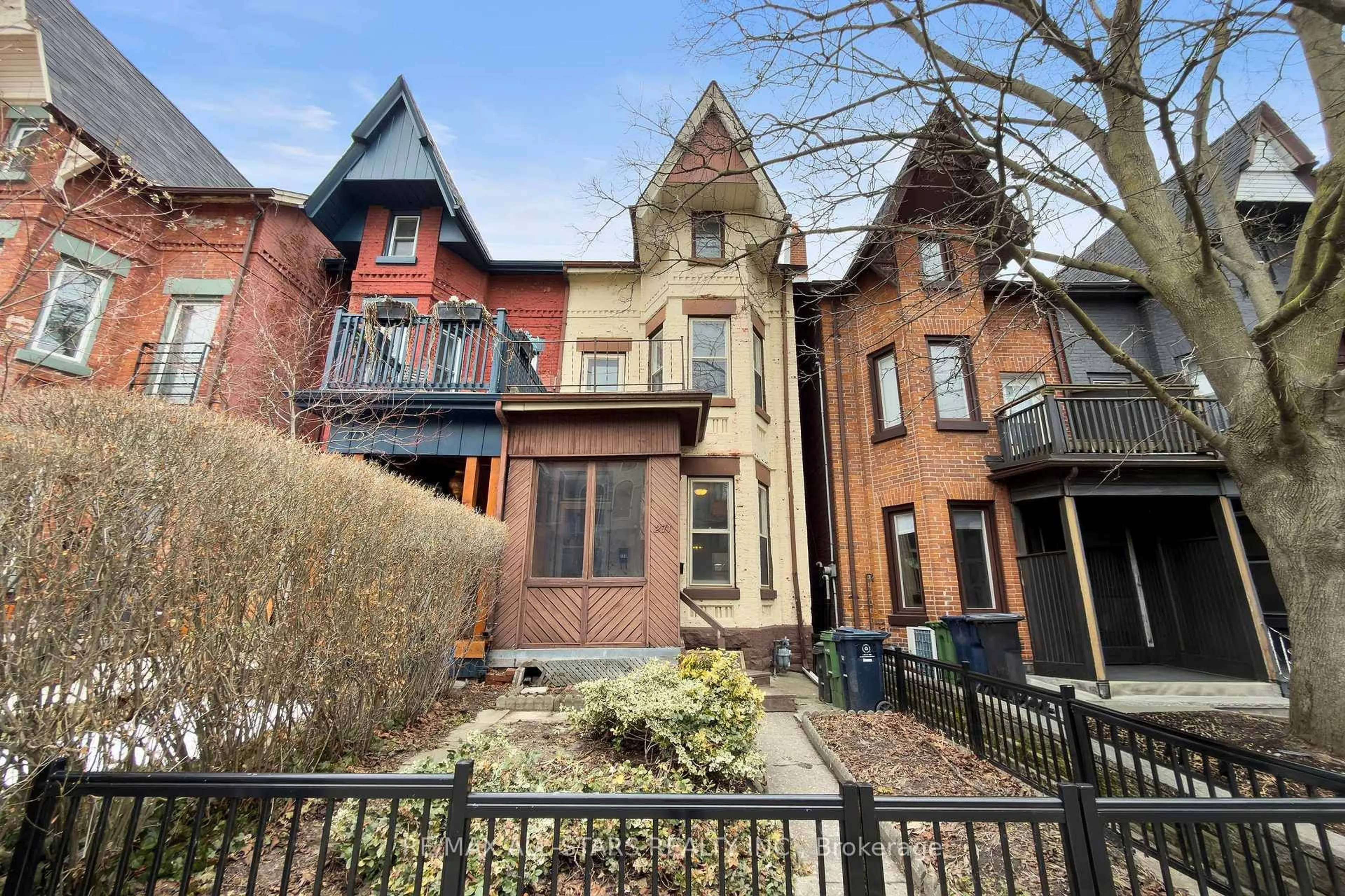 Home with brick exterior material, street for 271 Lisgar St, Toronto Ontario M6J 3G8