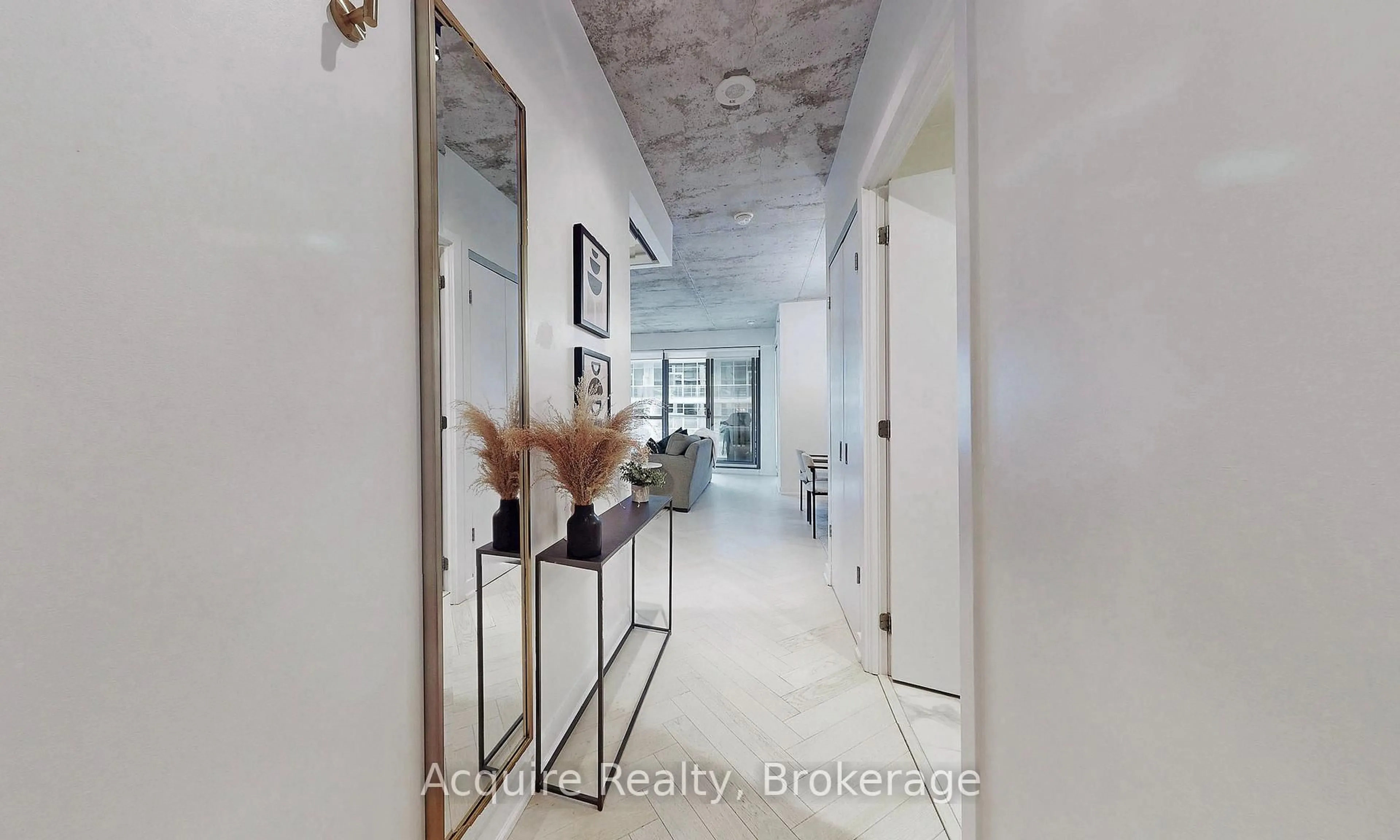 Indoor foyer for 39 Brant St #415, Toronto Ontario M4G 1V7