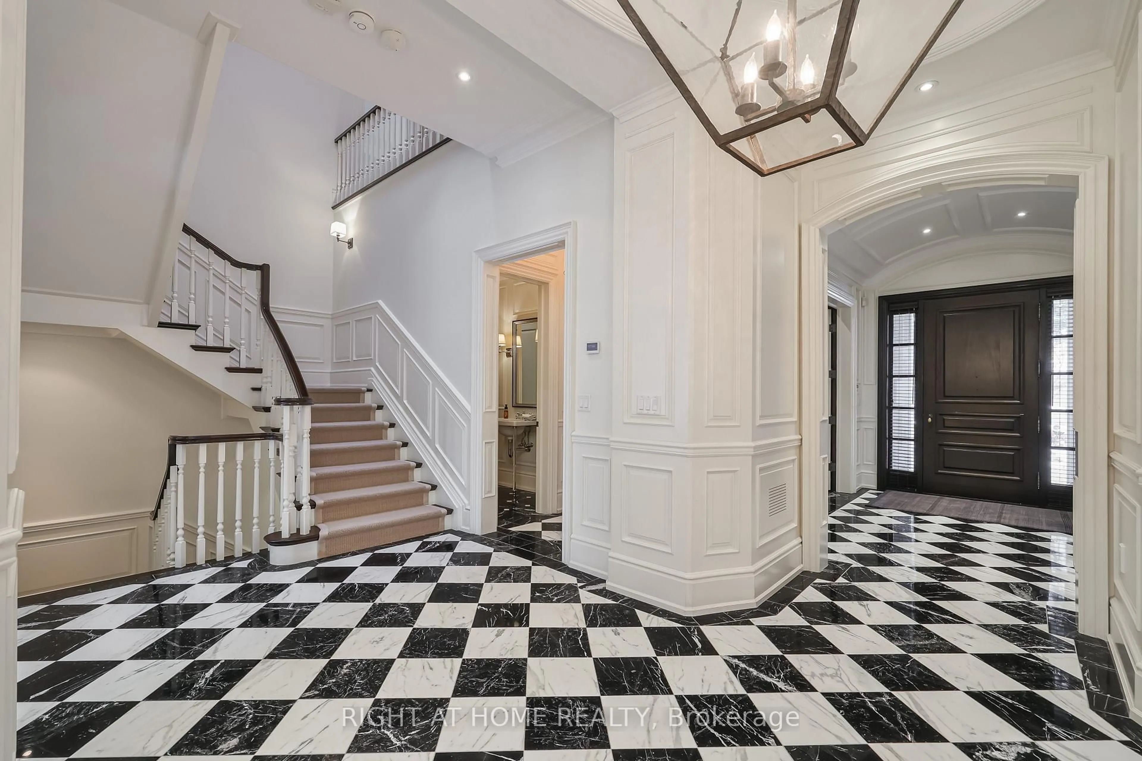 Indoor foyer for 41 Old Forest Hill Rd, Toronto Ontario M5P 2P8