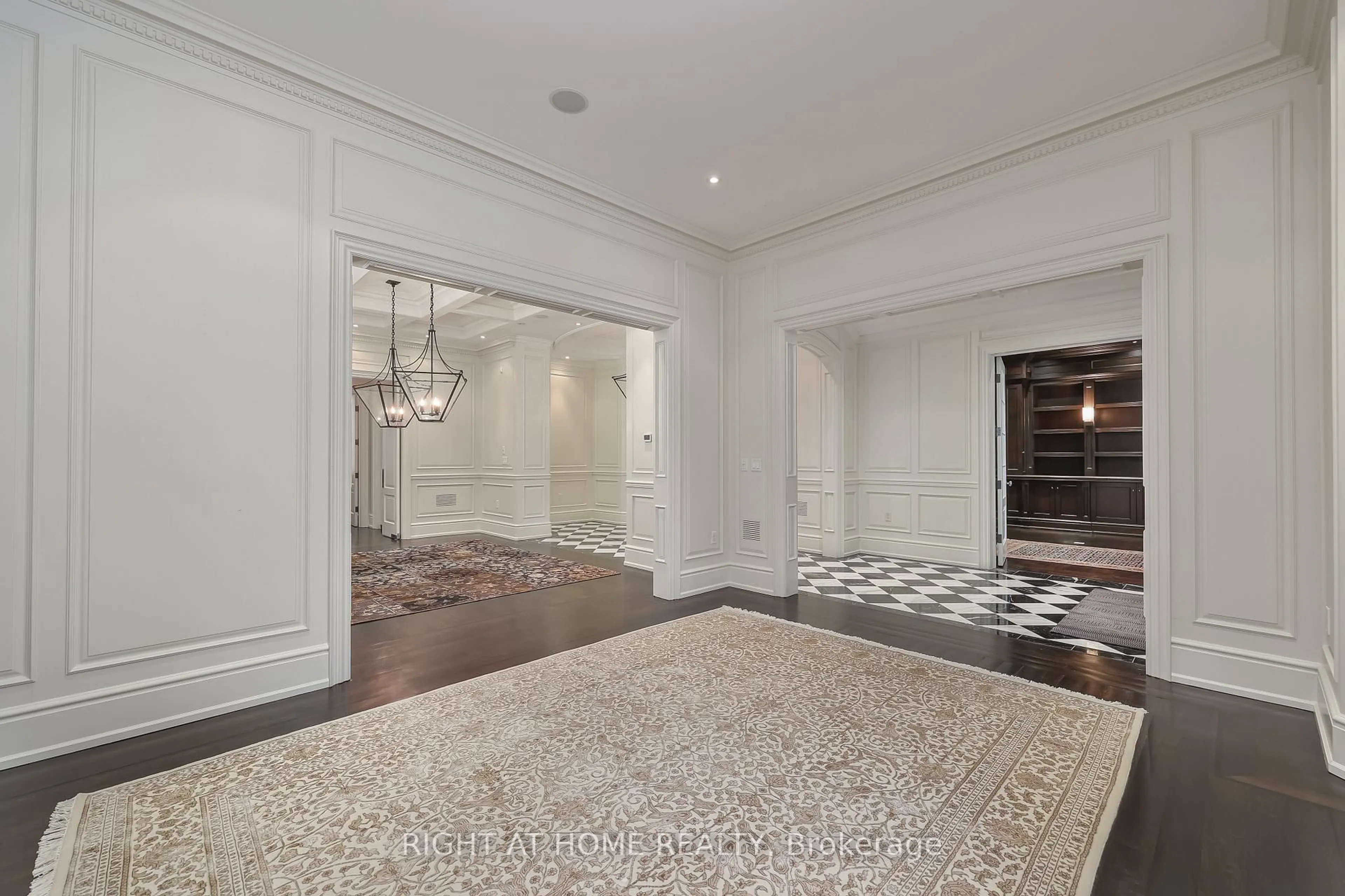 Indoor foyer for 41 Old Forest Hill Rd, Toronto Ontario M5P 2P8