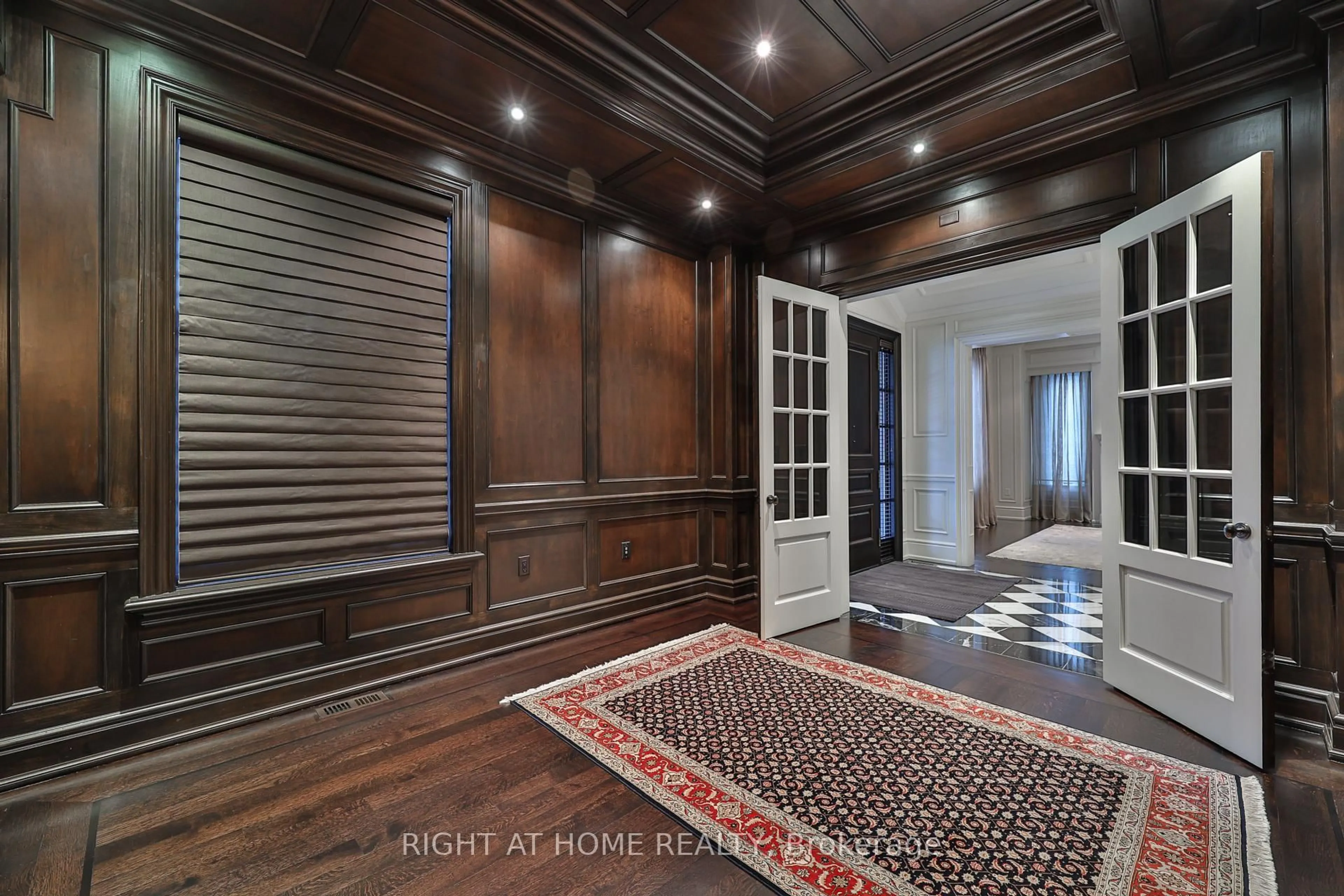 Indoor foyer for 41 Old Forest Hill Rd, Toronto Ontario M5P 2P8