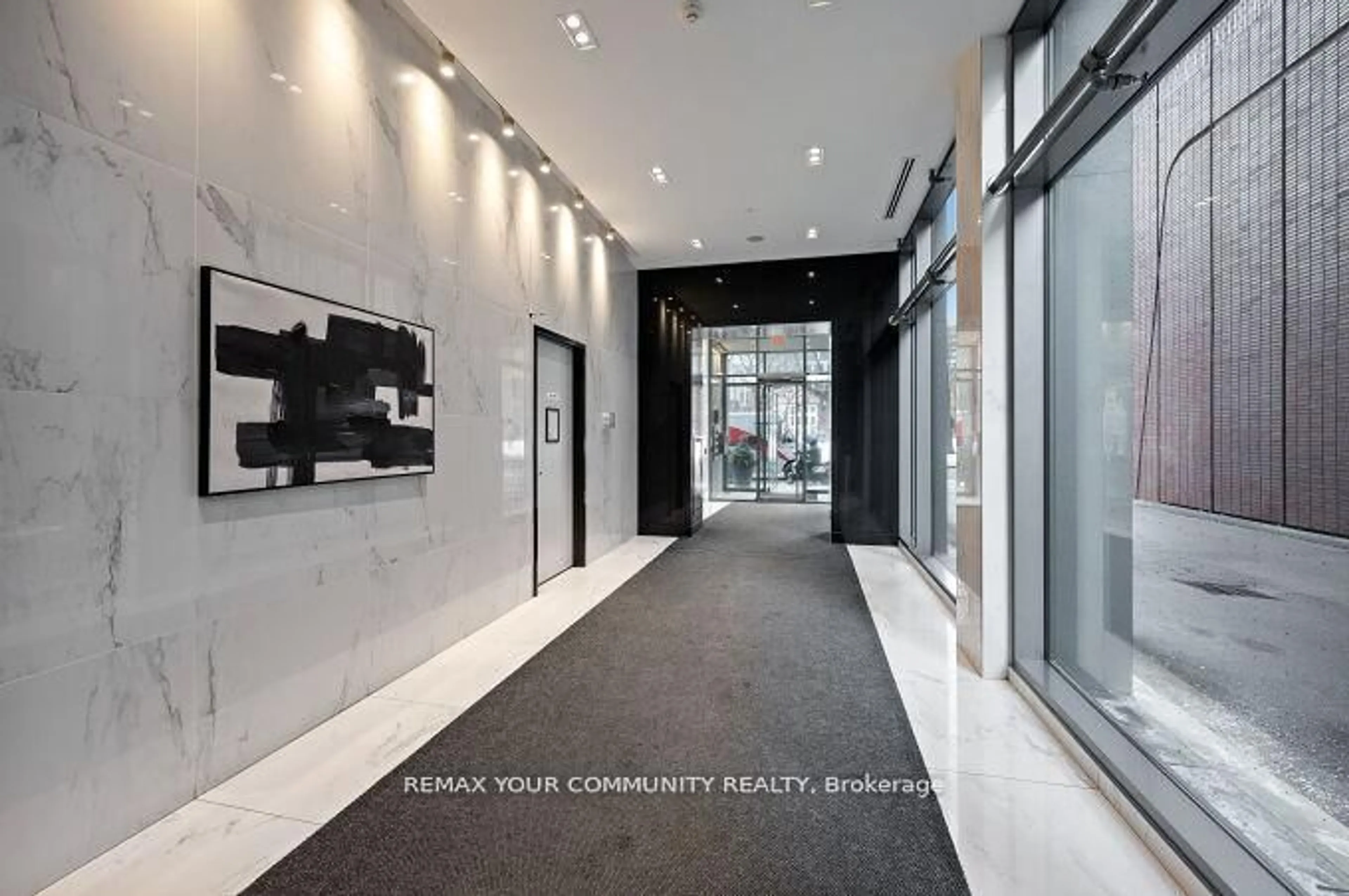 Indoor foyer for 39 Brant St #PH11, Toronto Ontario M5V 0M8