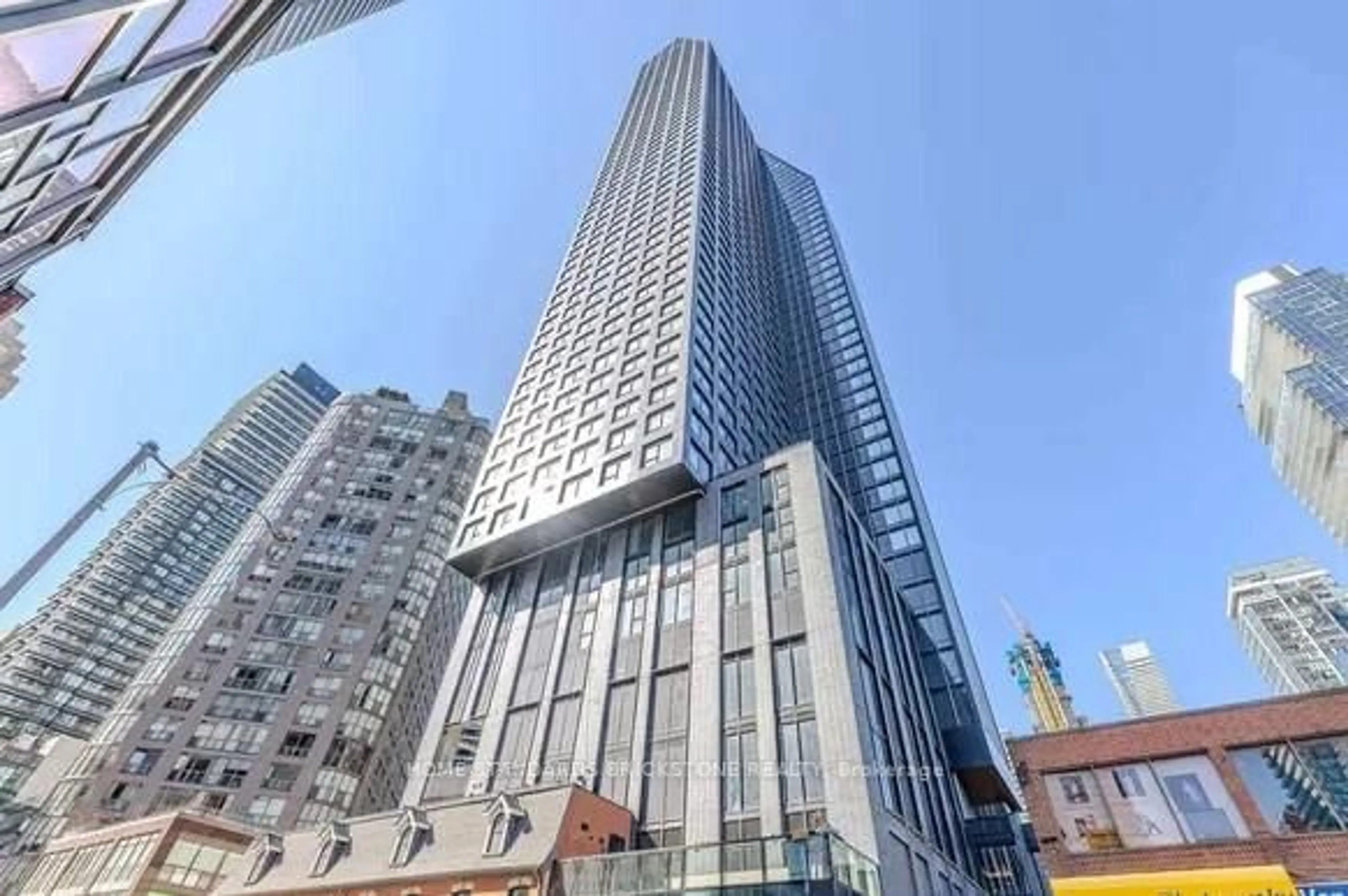 Indoor foyer for 8 WELLESELEY St #3510, Toronto Ontario M4Y 0J5