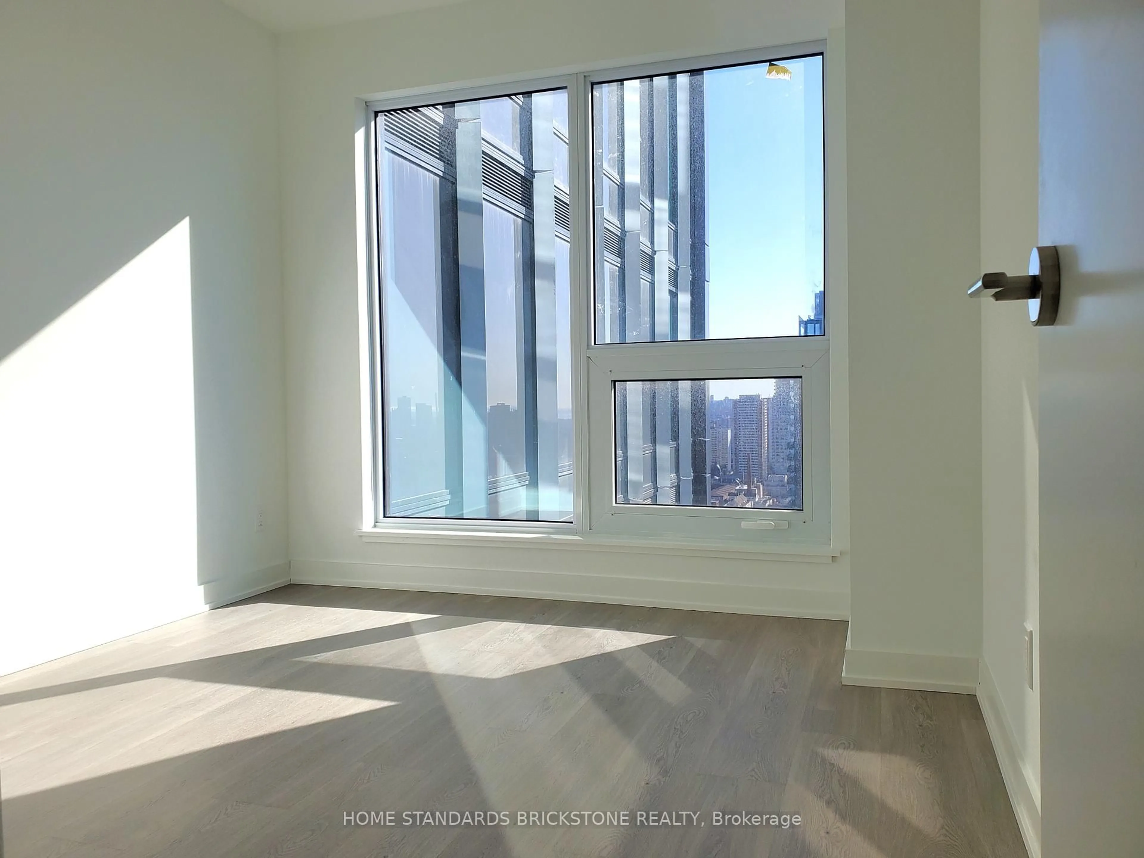 A pic of a room for 8 WELLESELEY St #3510, Toronto Ontario M4Y 0J5