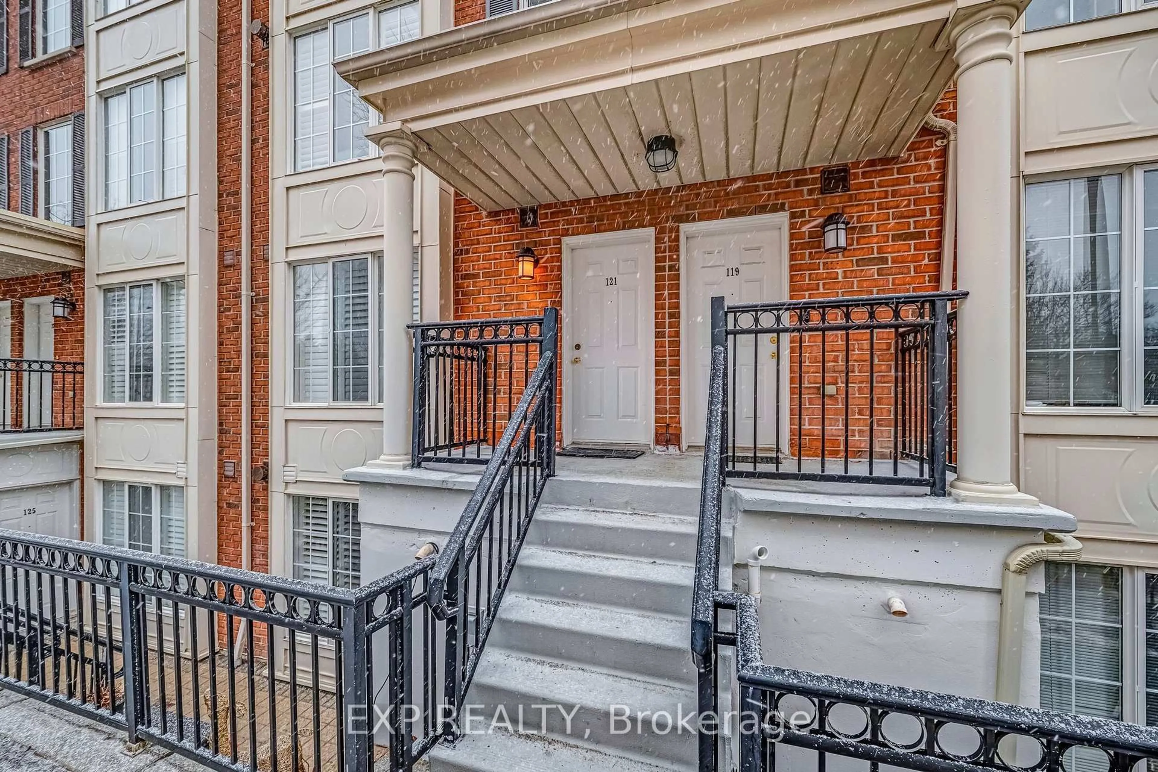 Indoor entryway for 3 Everson Dr #121, Toronto Ontario M2N 7C2