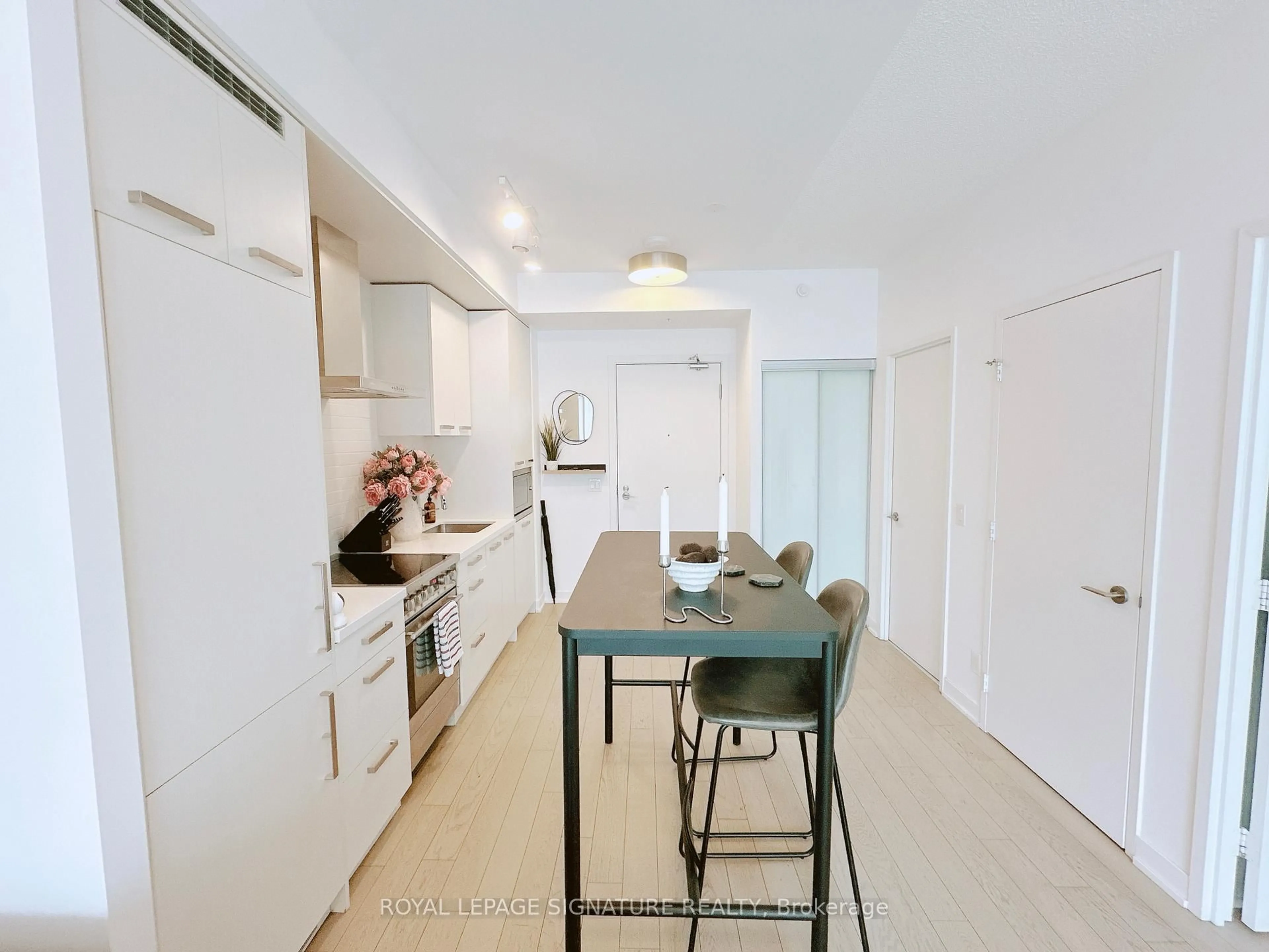 Standard kitchen, unknown for 455 Front St #N431, Toronto Ontario M5A 0G2