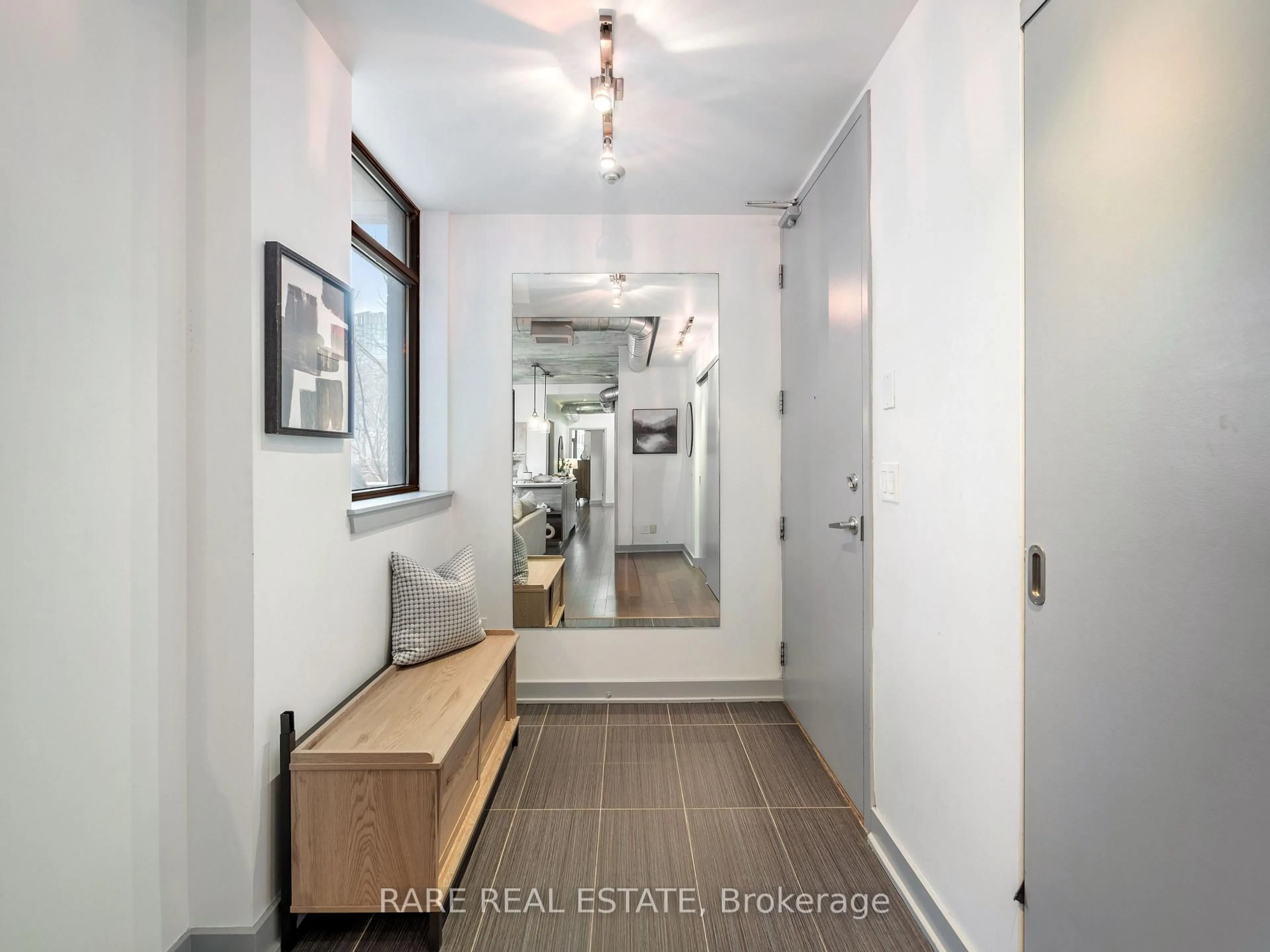 Indoor entryway for 60 Niagara St #317, Toronto Ontario M5V 1C5