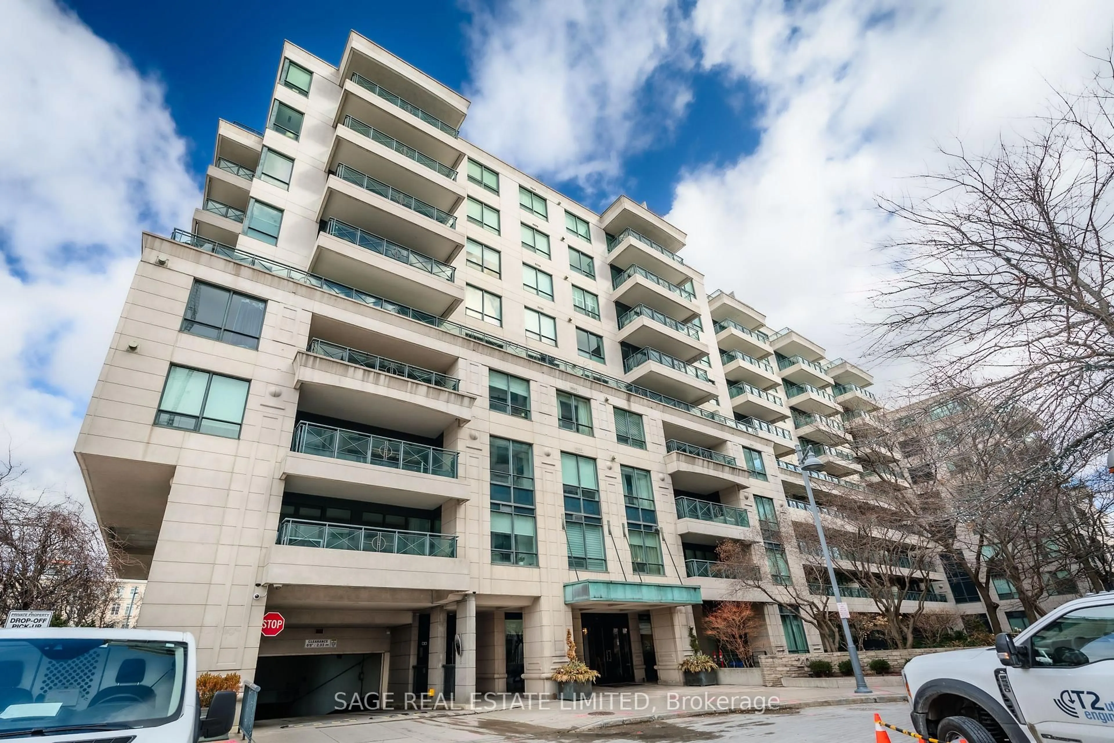 Patio, building for 20 Scrivener Sq #615, Toronto Ontario M4W 3X9