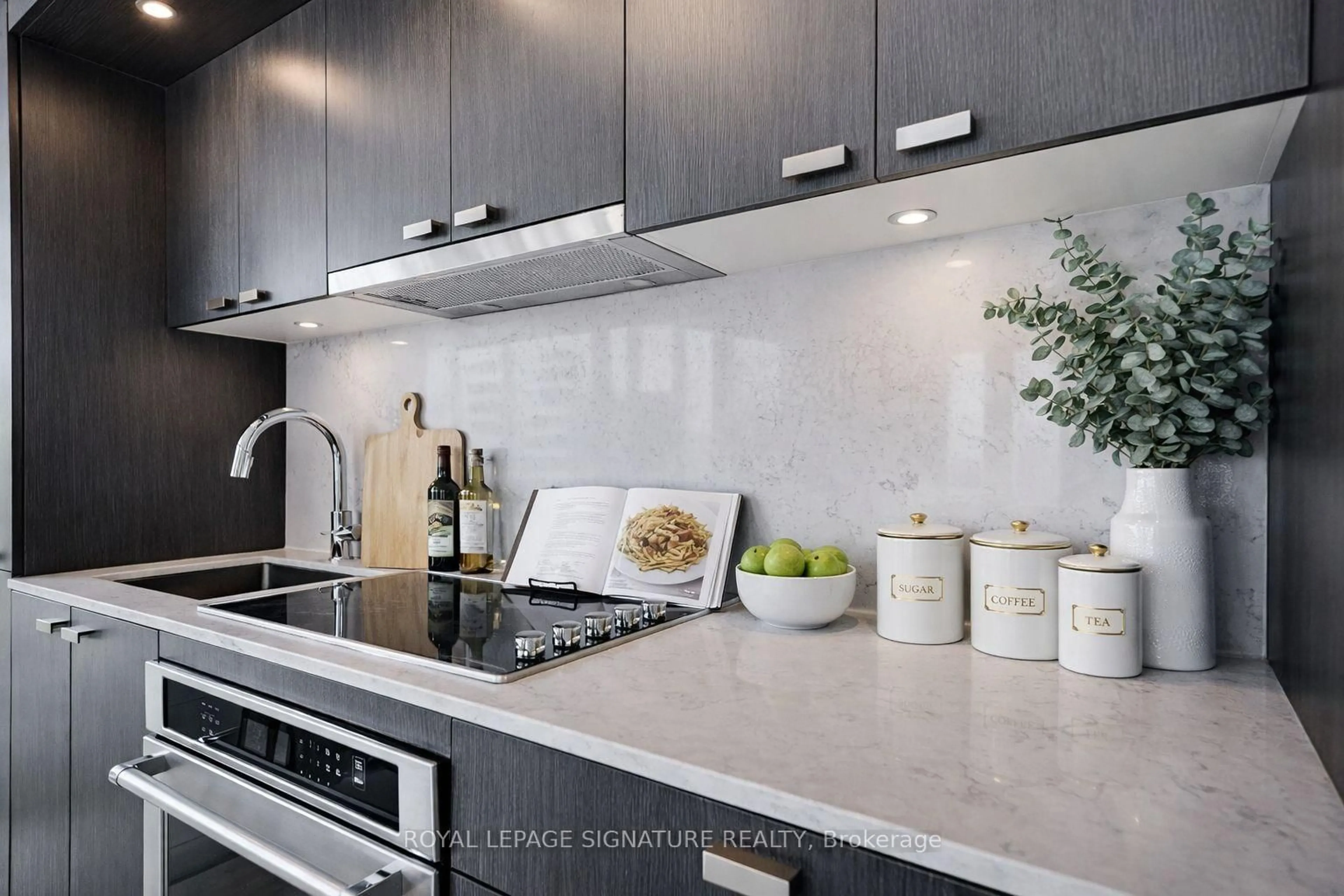 Contemporary kitchen, ceramic/tile floor for 585 Bloor St #2722, Toronto Ontario M4W 0B3