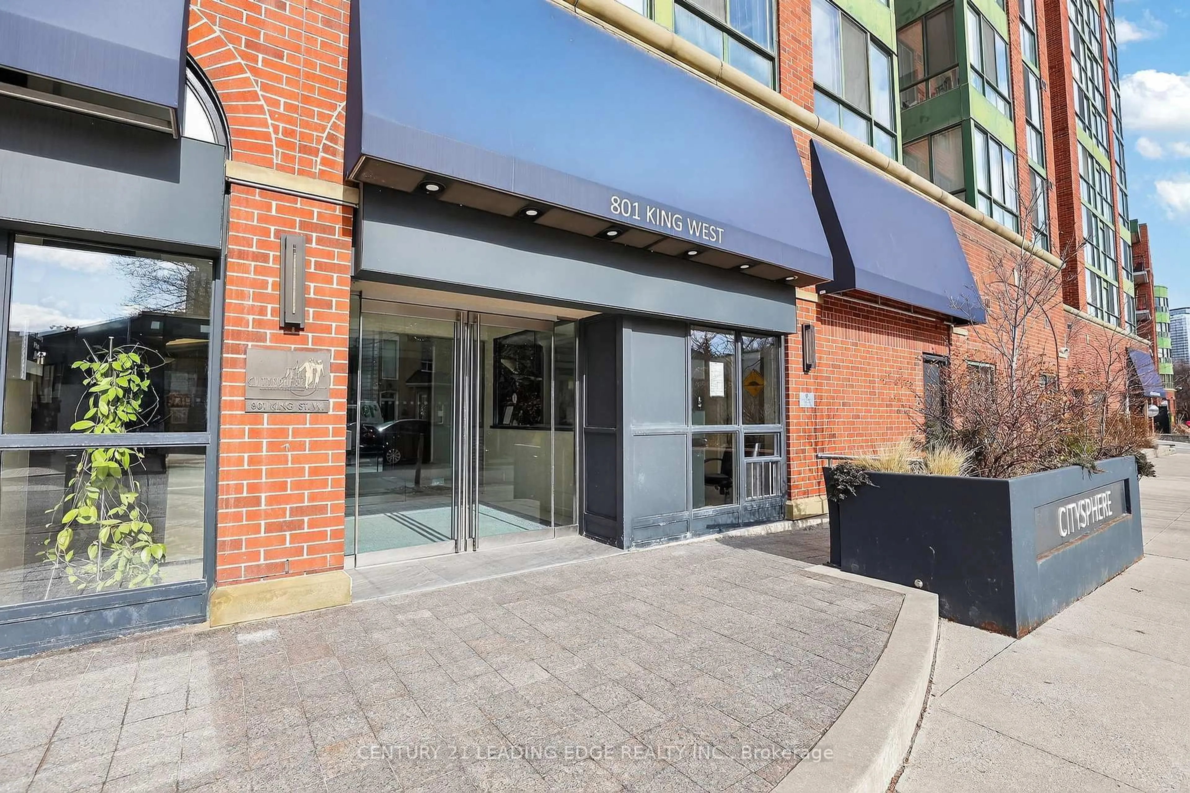 Indoor foyer for 801 King St #903, Toronto Ontario M5V 3C9